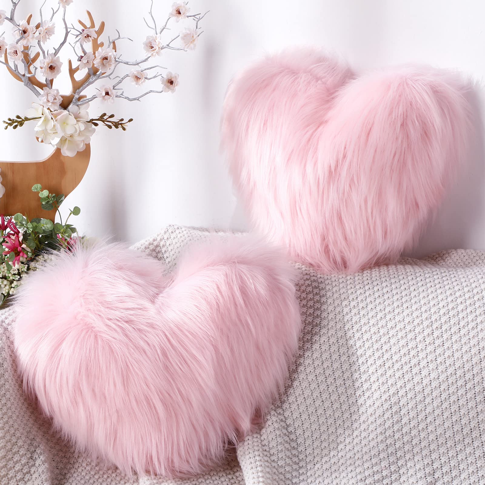 Maitys 2 Pieces Heart Shaped Pillows Faux Fur Throw Fluffy Cute Soft Throw Pillows Decorative with Insert for Bedroom Living Roo