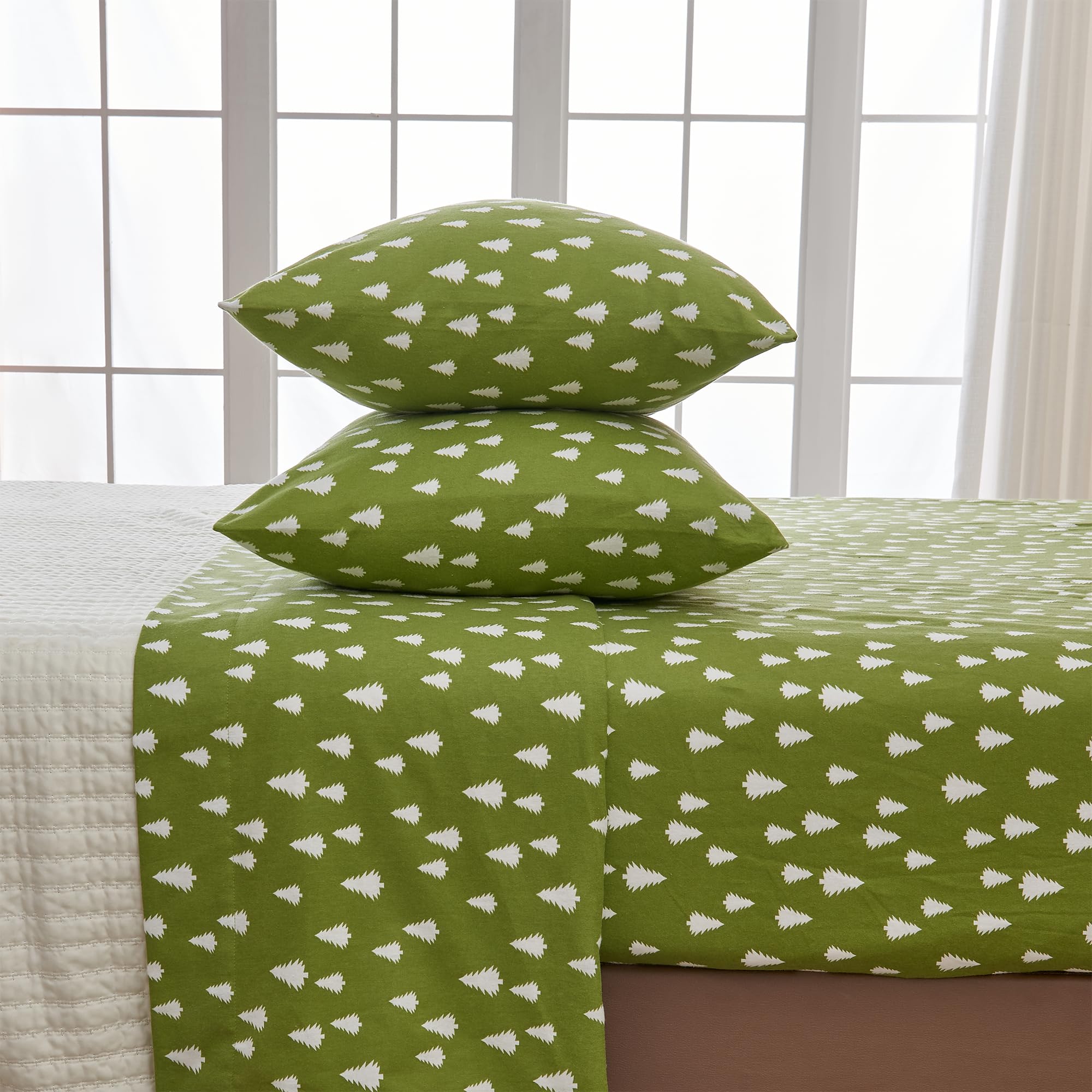 Great Bay Home 4 Piece 100% Turkish Cotton Queen Winter Lodge Flannel Sheet Set | Cotton Printed Bedding Sheets & Pillowcases |