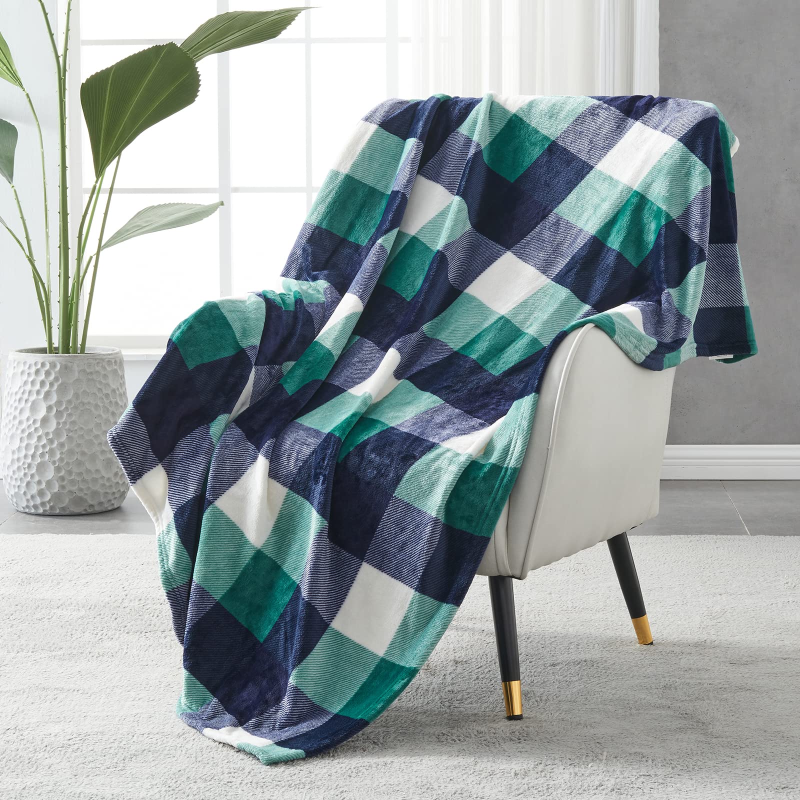 Sochow Buffalo Plaid Flannel Fleece Throw Blanket 60 X 80 Inches, Soft Lightweight Cozy All Season Green/White Checkered Blanket
