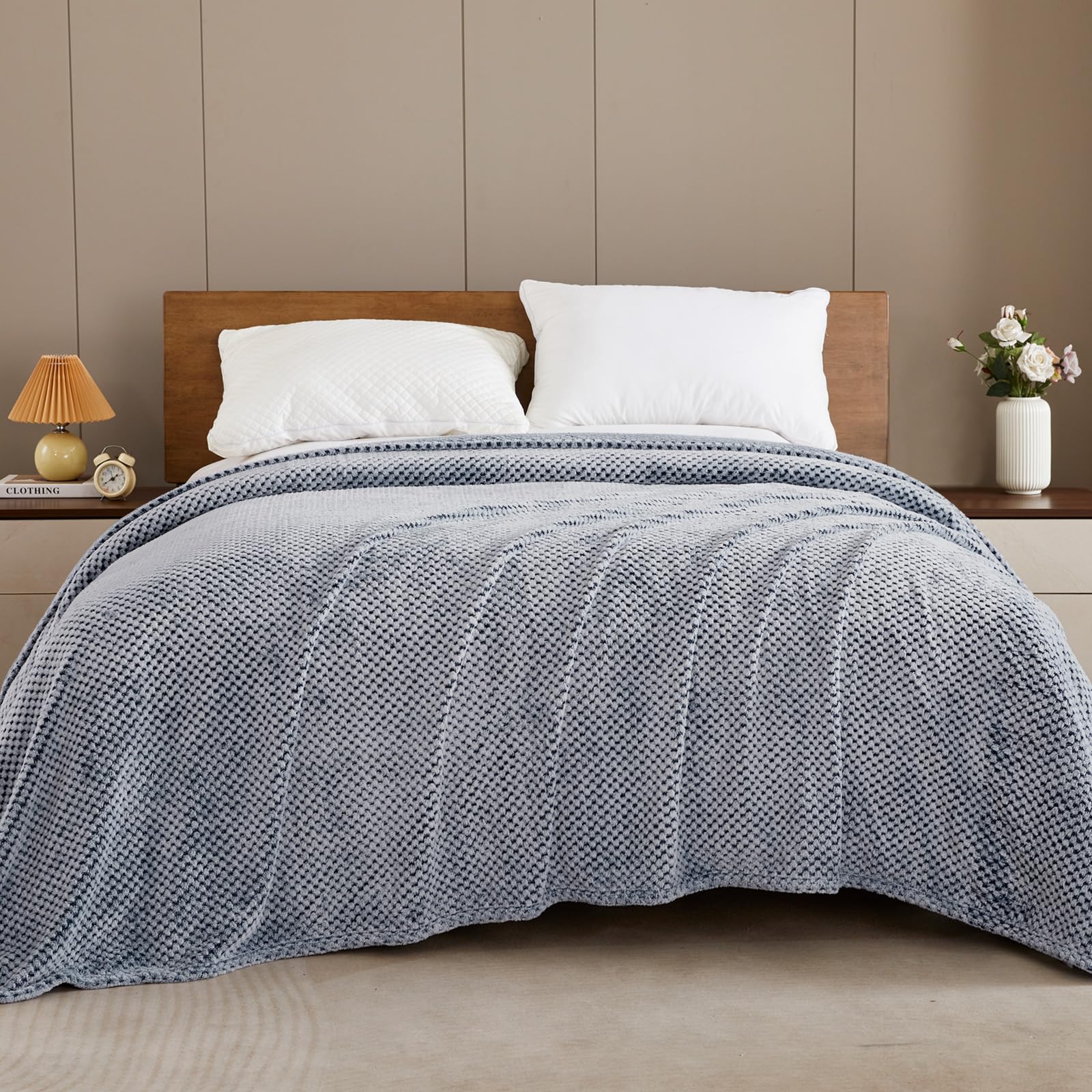 Exclusivo Mezcla Waffle Textured Soft Fleece Blanket, King Size Bed Blanket, Cozy Warm And Lightweight (Mixed Navy Blue, 90X104