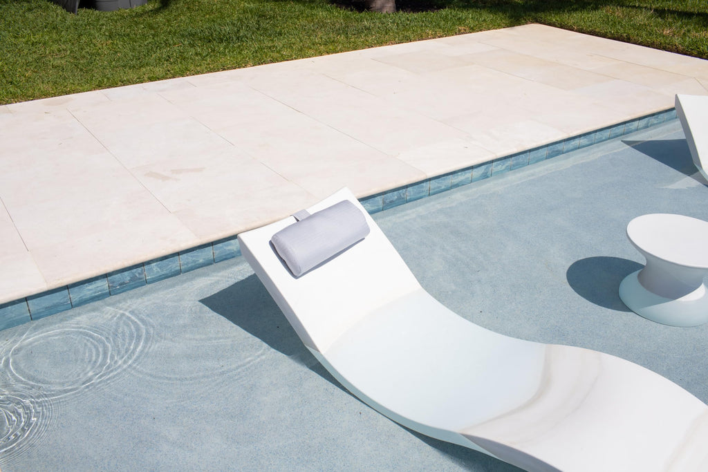 Headrest Pillow For Patio Chaise Lounge, In Pool Lounger On Ledge With Non-Slip Weighted Tail And Cellphone Pocket, Quick Drying
