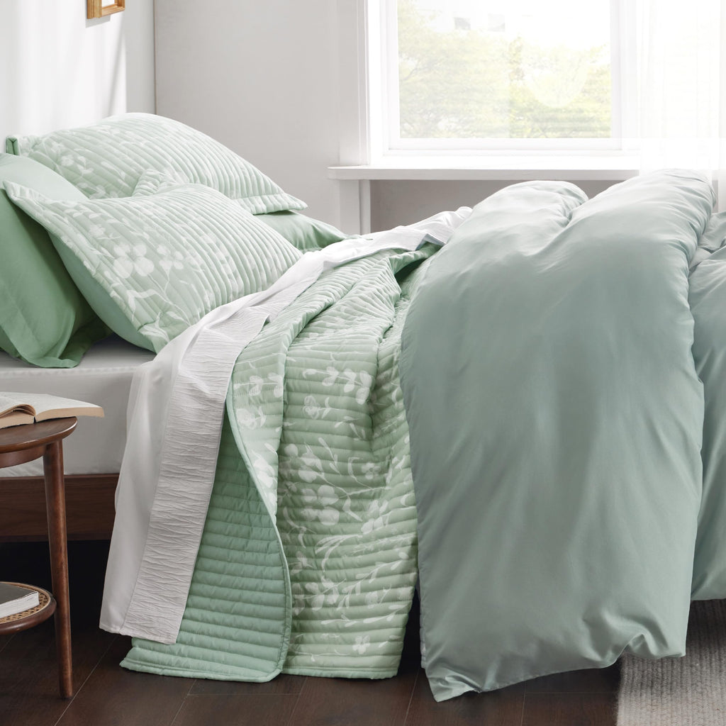 Bedsure Floral Quilt Set Queen - Reversible Mint Green Botanical Quilt Bedding Set, 3 Pieces Lightweight Bedspread, Soft Microfi