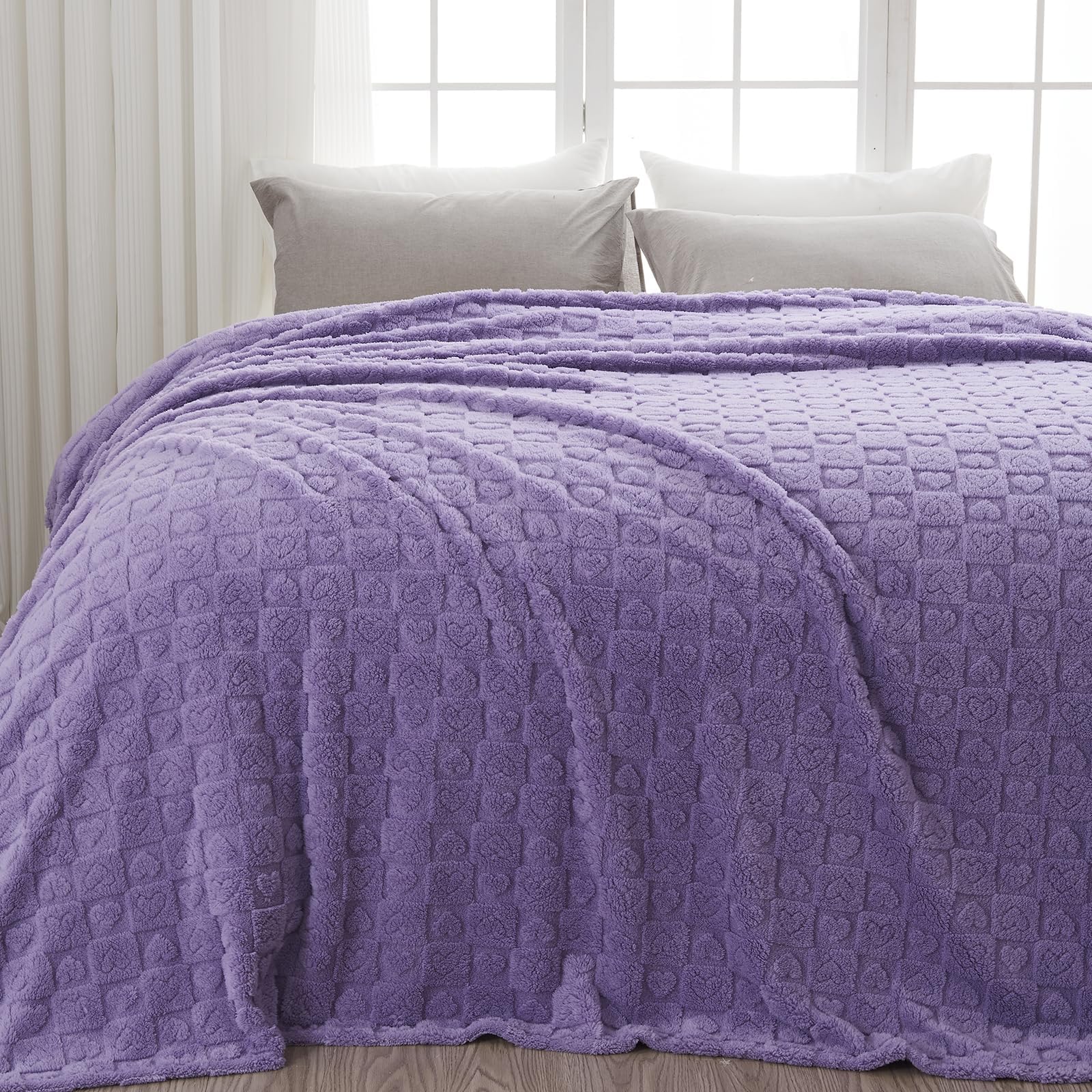 Newcosplay Super Soft Queen Blanket Lavender Premium Silky Flannel Fleece 3D Heart Checkered Lightweight Bed Blanket All Season