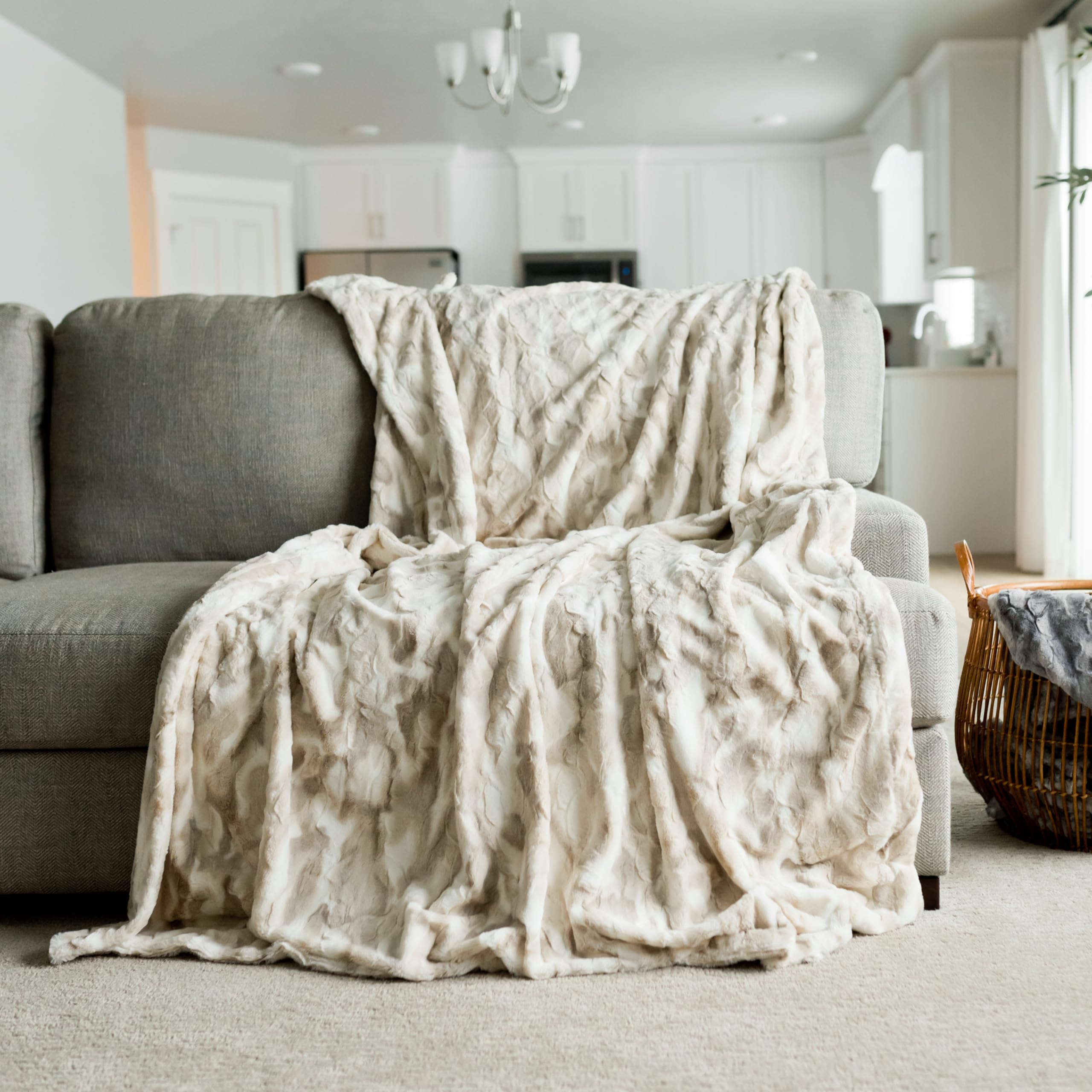 Graced Soft Luxuries Oversized Throw Blanket Home Decor Warm Elegant Softest Cozy Faux Fur Decorative, Comfy, Cozy, Warm Blanket
