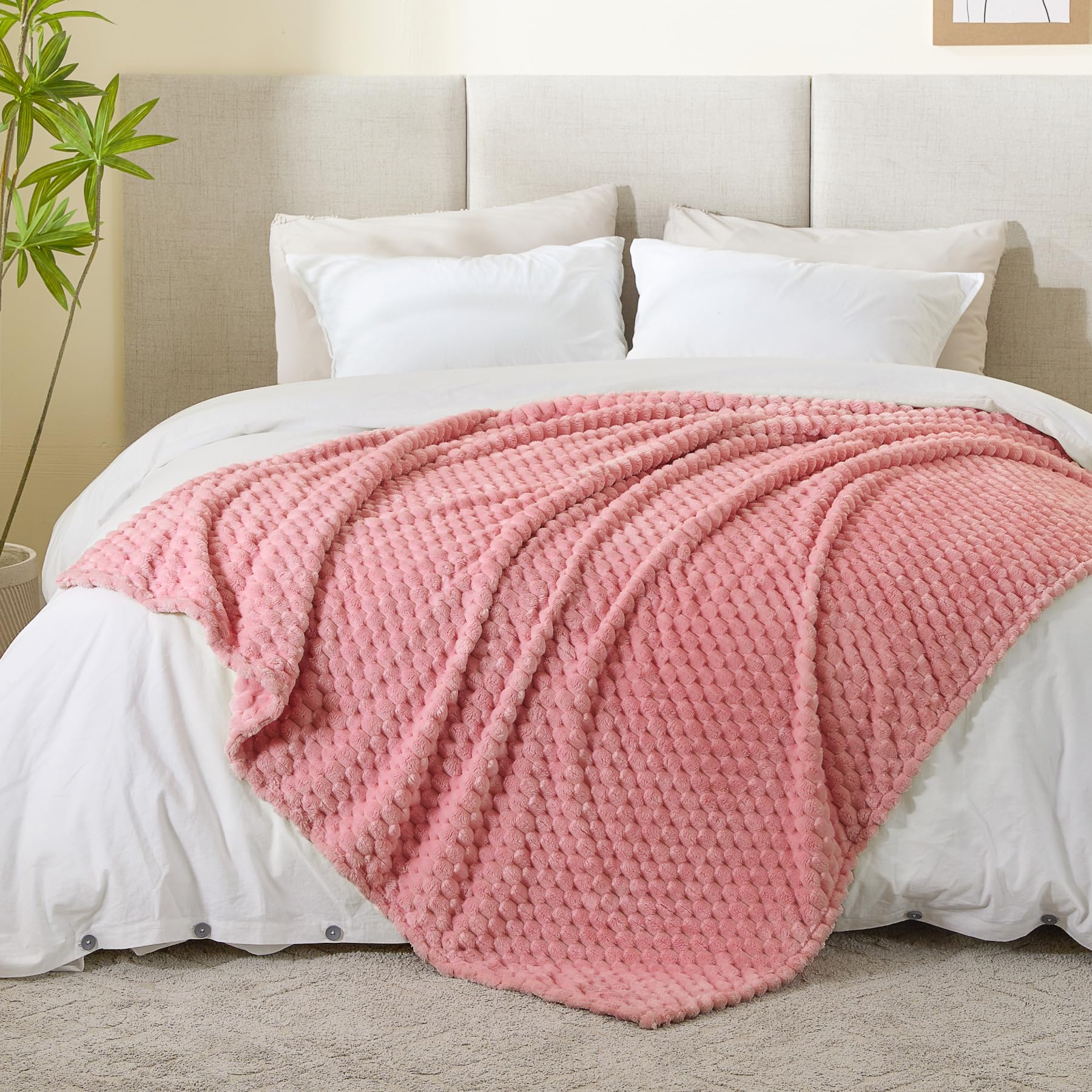 Bedelite Fleece Blanket Twin Blanket For Bed Couch, 3D Jacquard Decorative Dusty Pink Throw Blanket, Soft And Cozy Warm Plush Fu