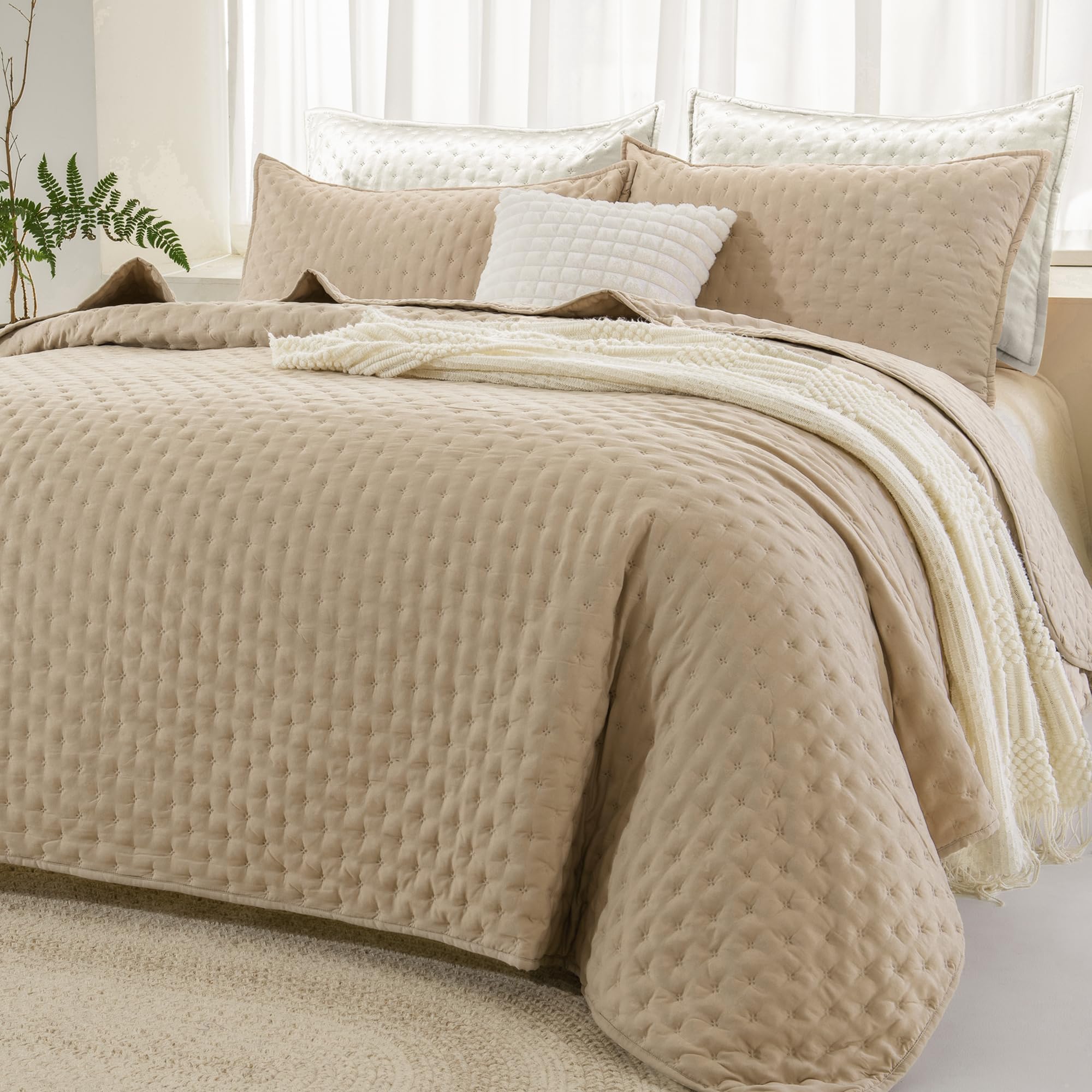 Andency Beige California King Size Quilt Bedding Set (112x104 Inch), 3 Pieces Soft Lightweight Bedspread Coverlet, Boho Summer Q