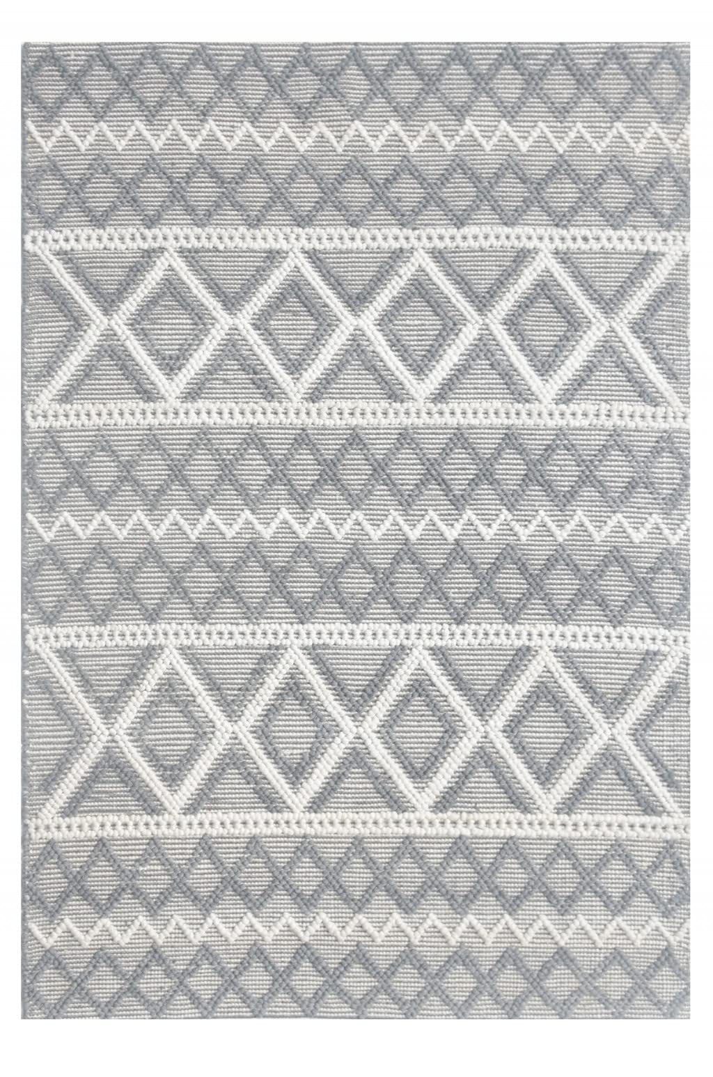 HomeRoots Grey/Ivory PET Yarn 5’ x 7’ Gray Ivory Diamonds Boho Chic Area Rug