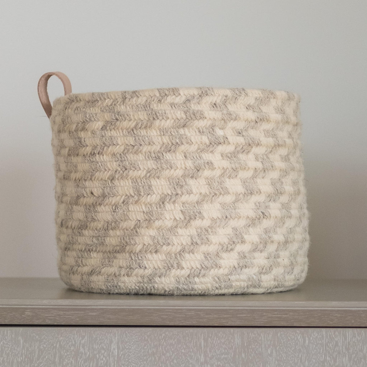 Colonial Mills Wool Ink-Drop Leather Loop Braided Basket, 10&quot;X10&quot;X9&quot;, Light Grey