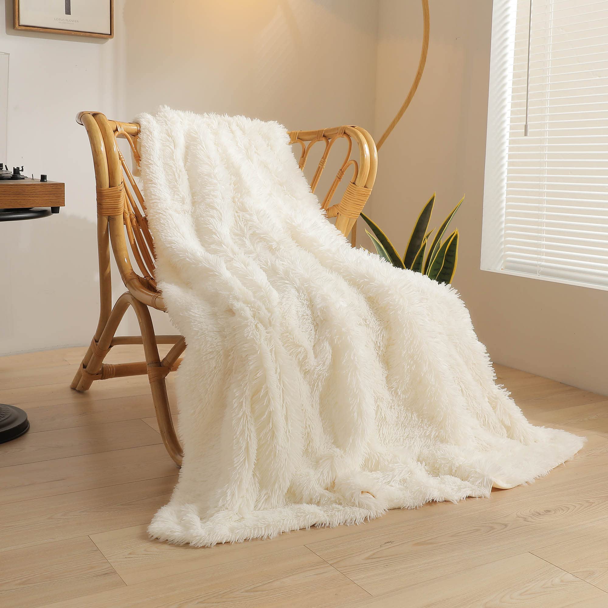 Xege Luxury Faux Fur Throw Blanket, Beige Soft 50X60 Fluffy Blanket Throw, Ivory Shaggy Plush Decorative Couch Blanket, Cute Fur