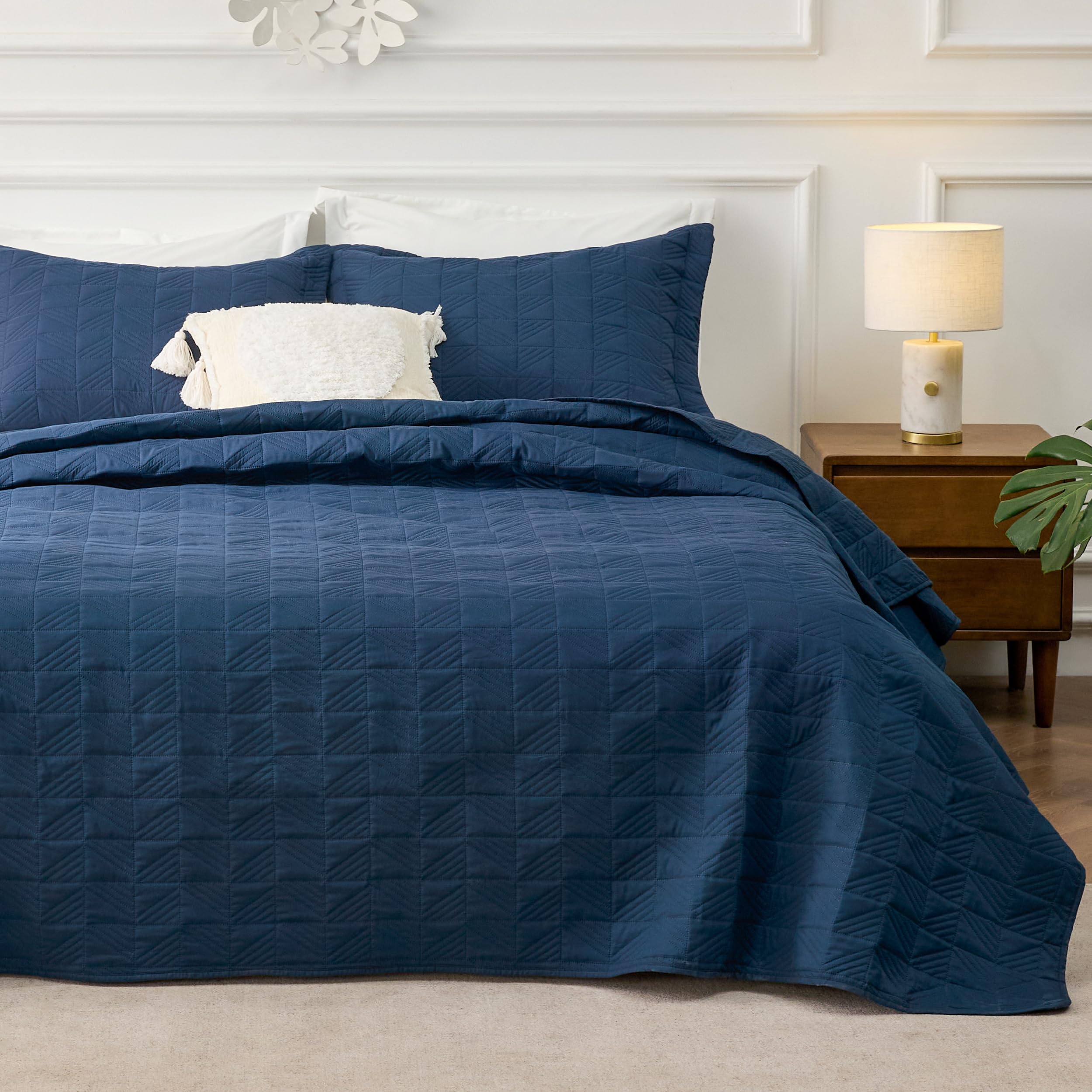 Bedsure King Size Quilt Set - Soft Ultrasonic Quilt King Size - Geometric Bedspread King Size - Lightweight Bedding Coverlet For All Seasons (Includes 1 Navy Quilt, 2 Pillow Shams)