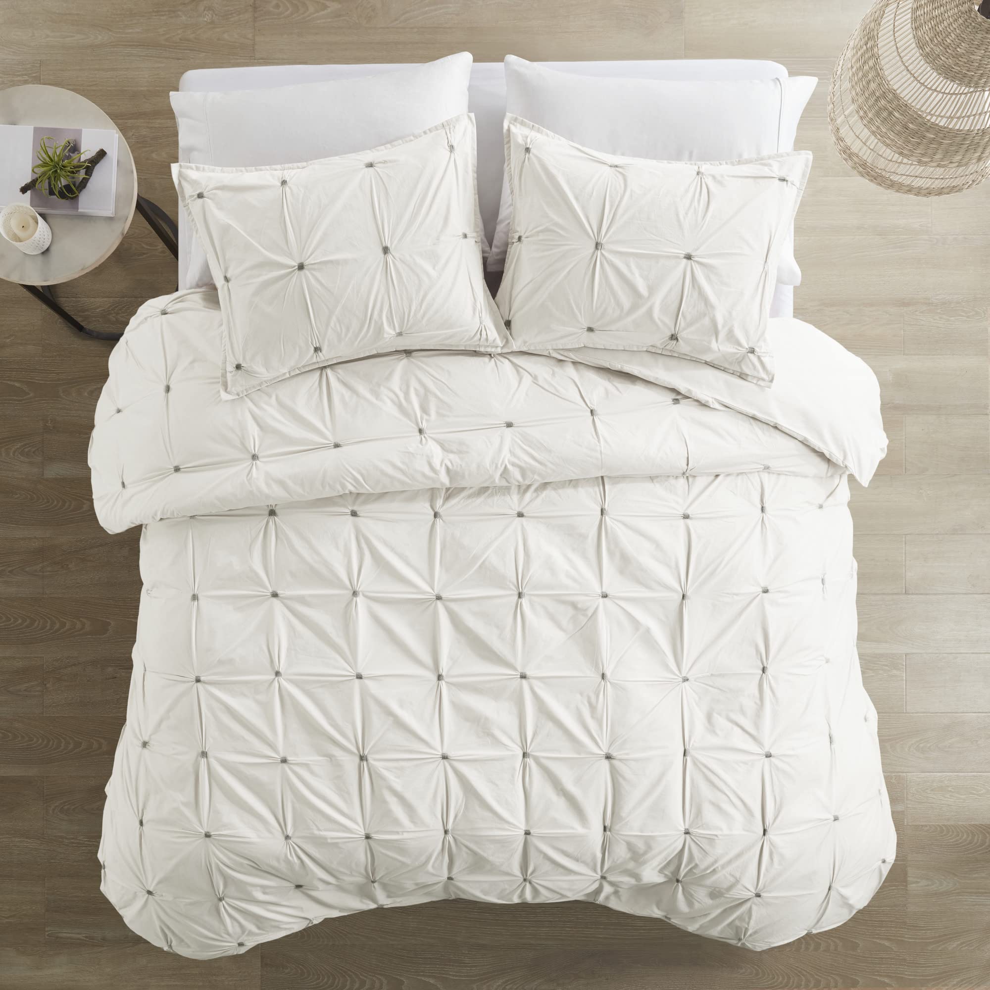 Ink+Ivy Masie Duvet Cover King/Cal King Size - White , Elastic Embroidery Tufted Ruffles Duvet Cover Set – 3 Piece – 100% Cotton Percale Light Weight Bed Comforter Covers