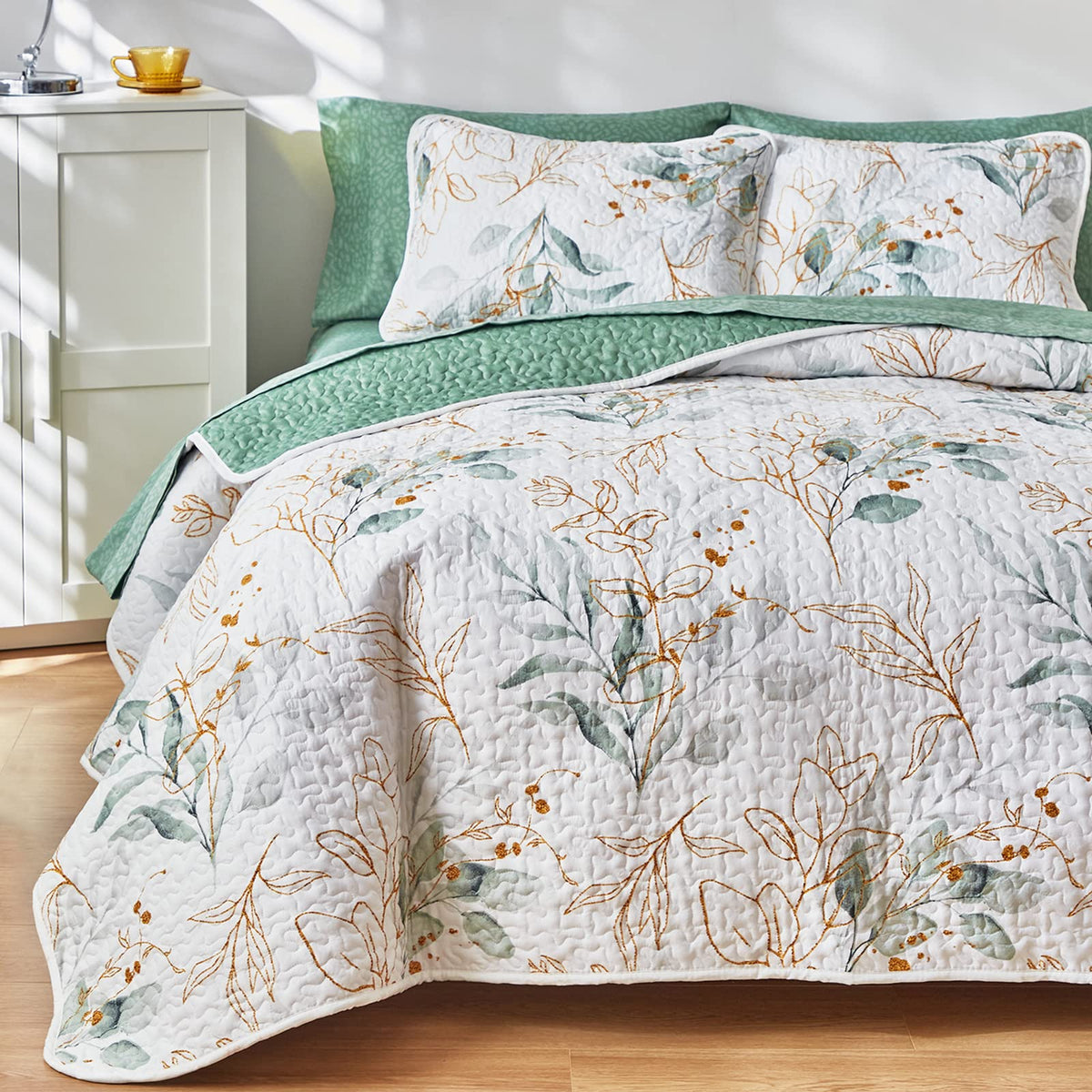 Joyreap 3 Pieces Microfiber Quilt Set, Botanical Green Leaves On White Reversible Design, Bedspread Bed Cover For All Season, 1