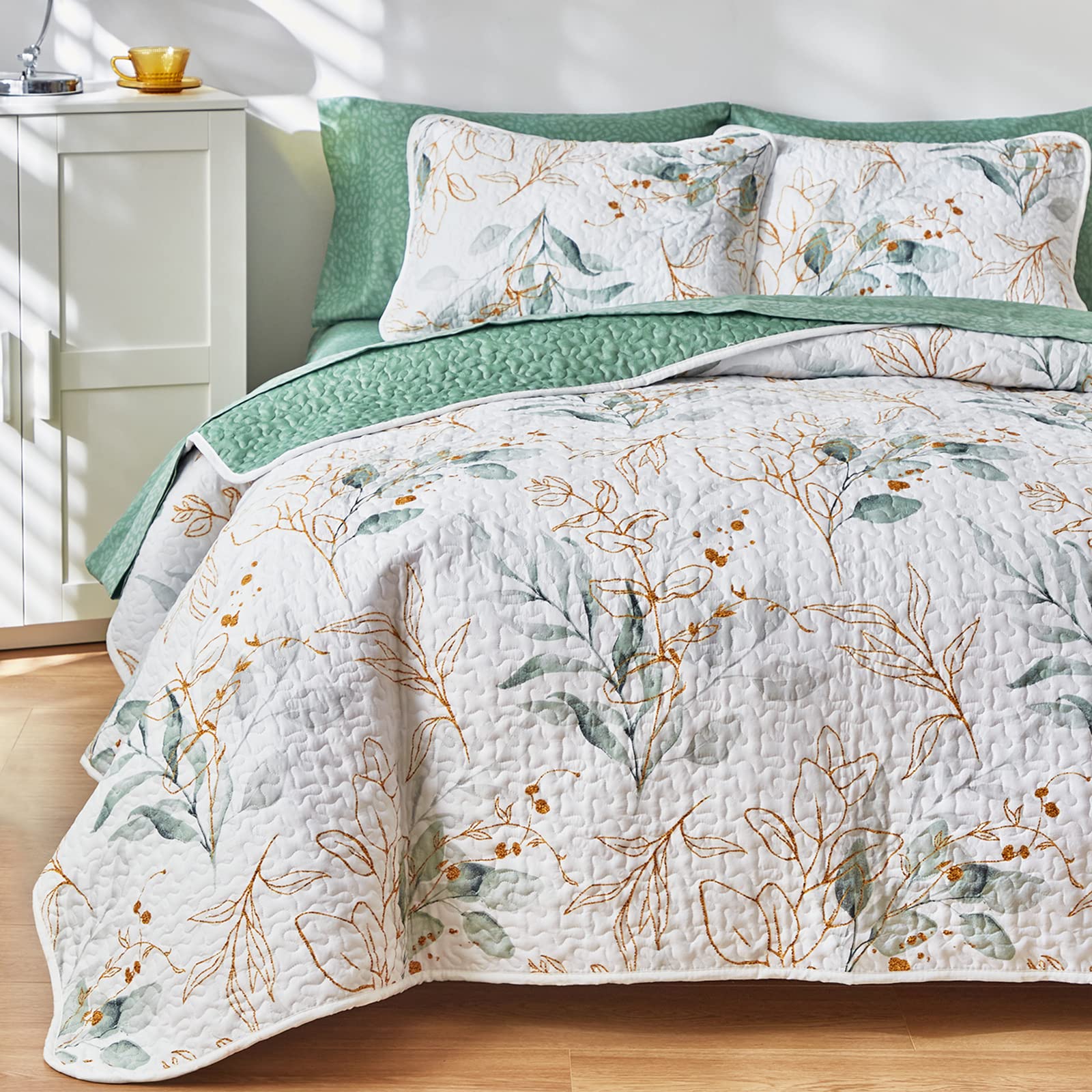 Joyreap 3 Pieces Microfiber Quilt Set, Botanical Green Leaves On White Reversible Design, Bedspread Bed Cover For All Season, 1