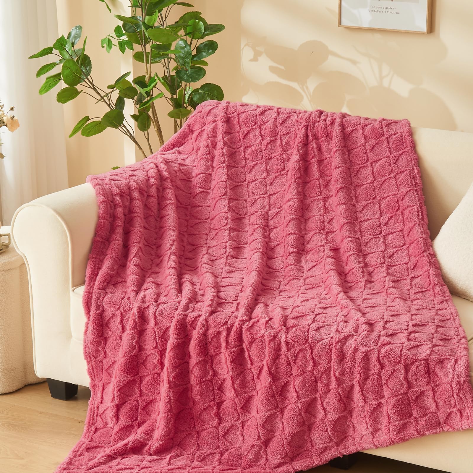 Newcosplay Super Soft Throw Blanket Coral Pink Love Premium Silky Flannel Fleece 3D Heart Checkered Lightweight Bed Blanket All