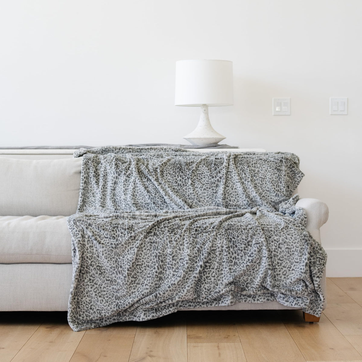Graced Soft Luxuries Throw Blanket Softest Warm Elegant Cozy Comfy Cuddly Cheetah Faux Fur Adults, Couch, Sofa, Arm Chair (Snow