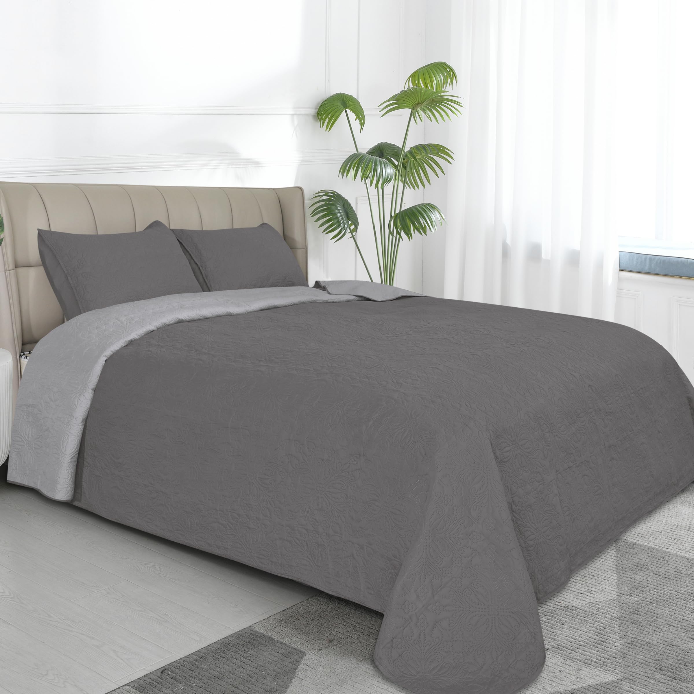 Easy-Going King Size Reversible Quilt Set With 1 Quilt And 2 Pillow Shams, Soft Bed Quilt Cover, Water Resistant Lightweight Microfiber Bedspread, Stain Resistant, Damask-Gray/Light Gray