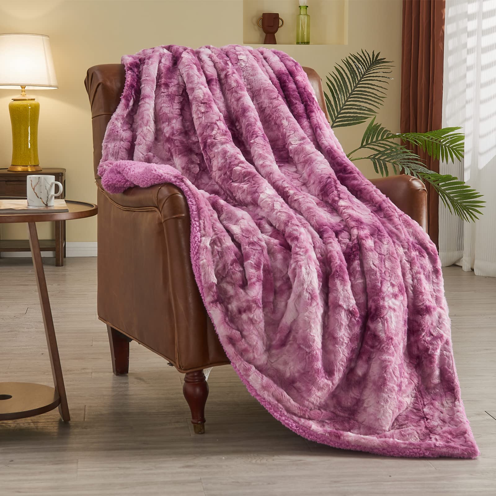 Newcosplay Super Soft Faux Fur Throw Blanket For Couch Light Purple Sherpa Fuzzy Plush Warm Blanket For Sofa Bed (Light Purple,