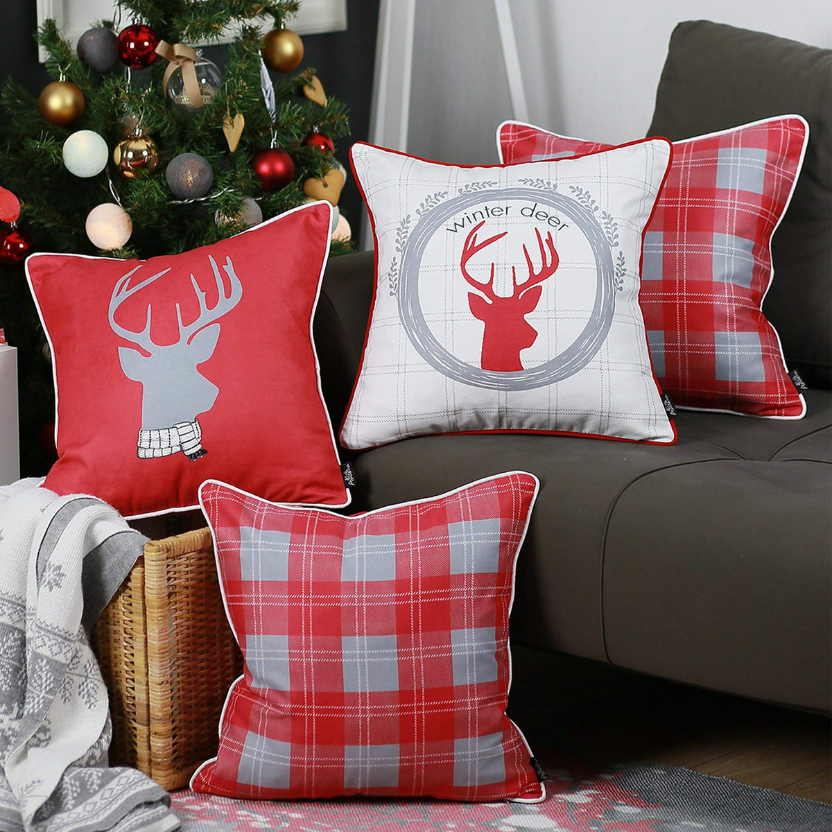 HomeRoots Set of 4 18' Winter Deer Throw Pillow Cover in Multicolor