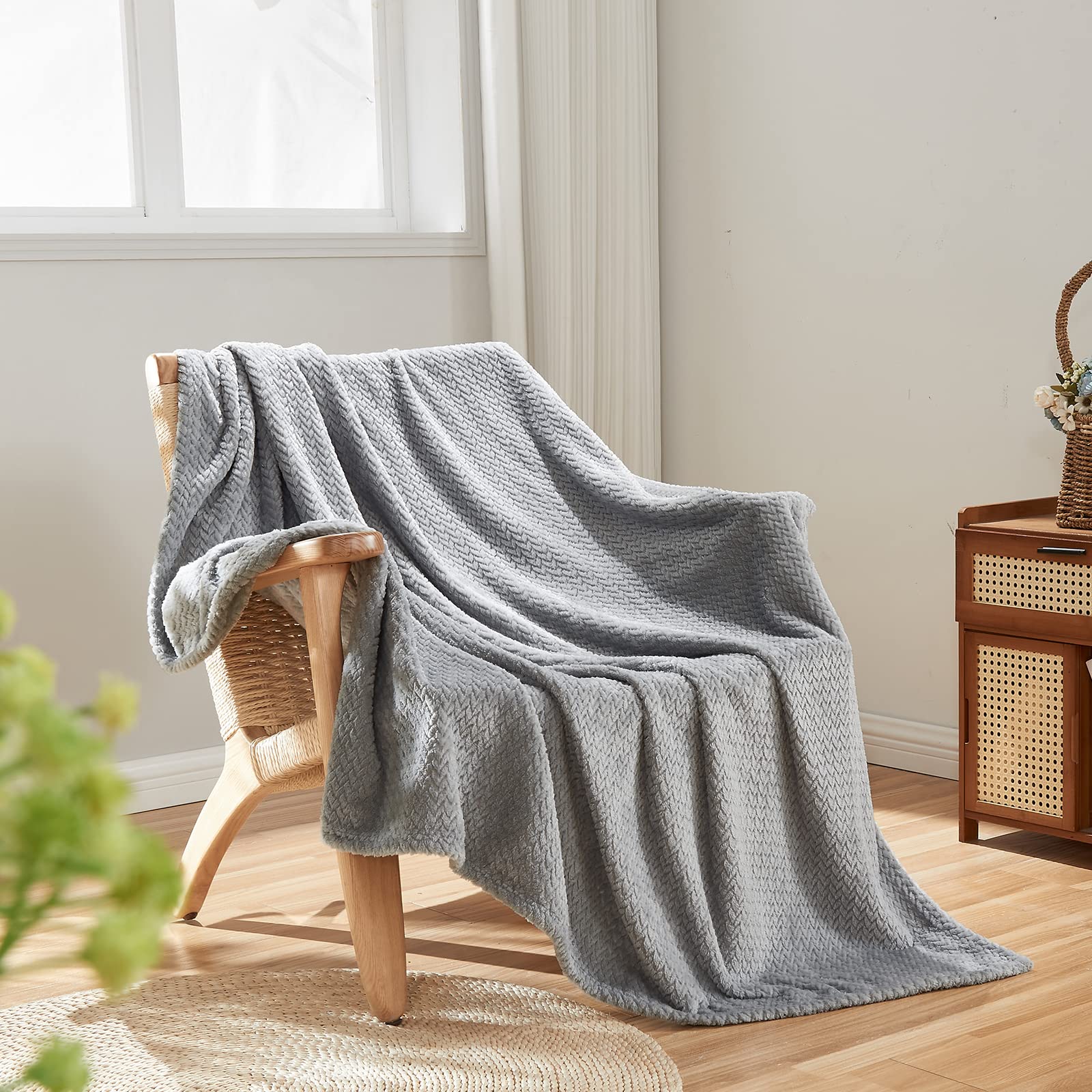 Newcosplay Super Soft Throw Blanket Grey Premium Silky Flannel Fleece Leaves Pattern Lightweight Bed Blanket All Season Use (Gre