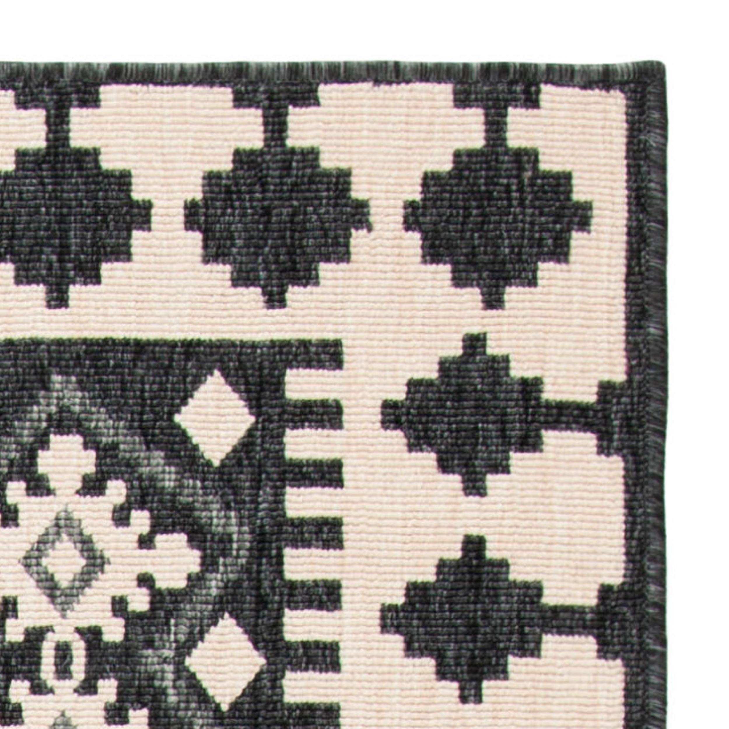 Safavieh Veranda Collection Accent Rug - 4' X 5'7', Ivory & Grey, Boho Design, Non-Shedding & Easy Care, Indoor/Outdoor & Washa