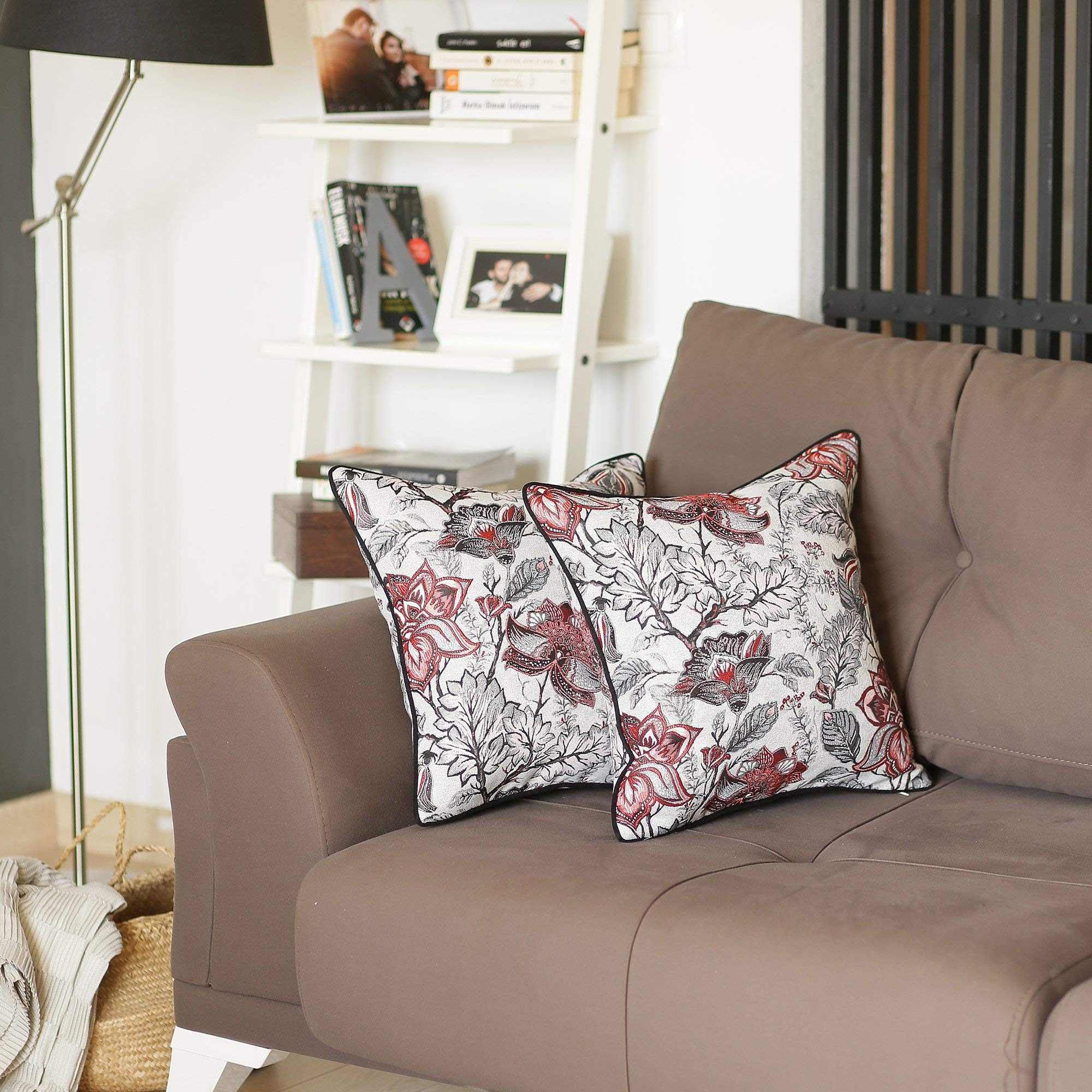 HomeRoots 100% Jacquard Polyester Set of 2 17' Jacquard Weaver Throw Pillow Cover in Red