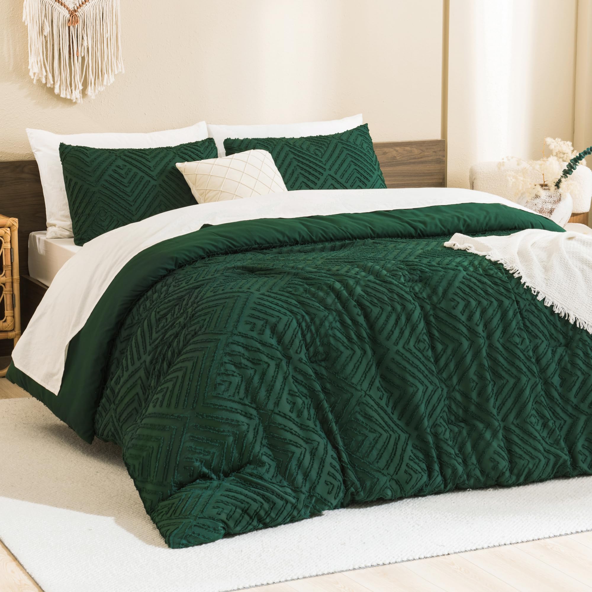 Andency Dark Emerald Green Boho Queen Comforter Set, Lightweight Fluffy Bedding Comforter Sets For Queen Bed, 3 Pieces Forest Green Tufted Bed Set For All Seasons (1 Comforter 90X90In, 2 Pillowcases)