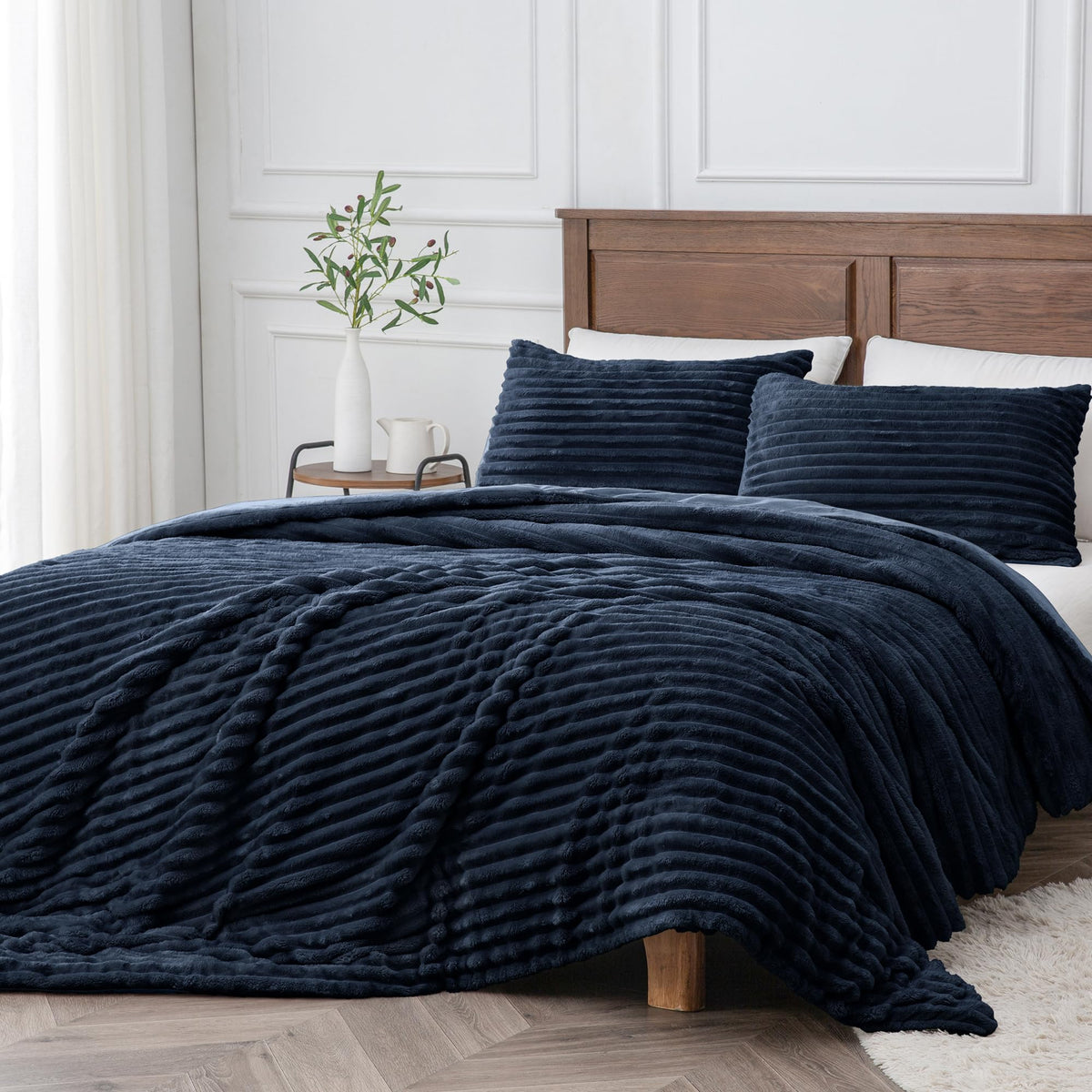 Bedelite Fleece Queen Comforter Set -Super Soft & Warm Fluffy Navy Blue Bedding, Luxury Fuzzy Heavy Bed Set For Winter With 2 Pi