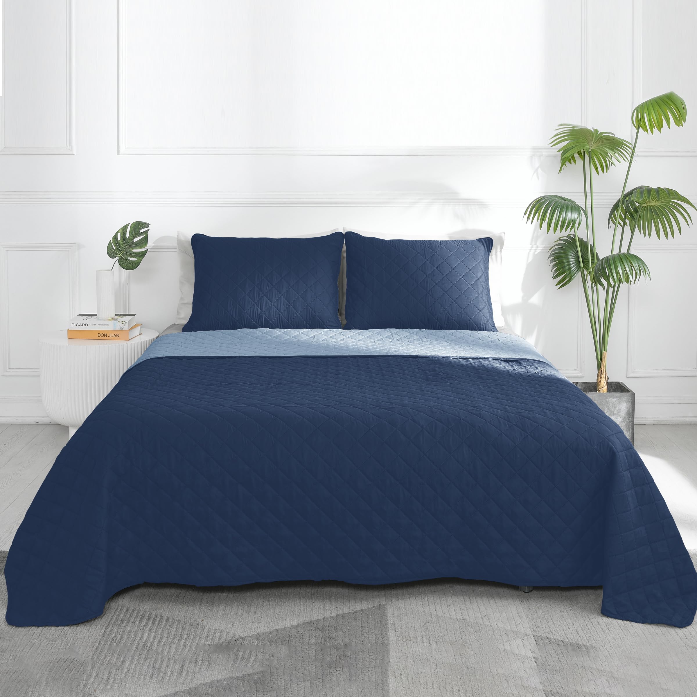Easy-Going California King Size Reversible Quilt Set With 1 Quilt And 2 Pillow Shams, Soft Bed Quilt Cover, Water Resistant Lightweight Microfiber Bedspread, Stain Resistant, Dark Blue/Light Blue