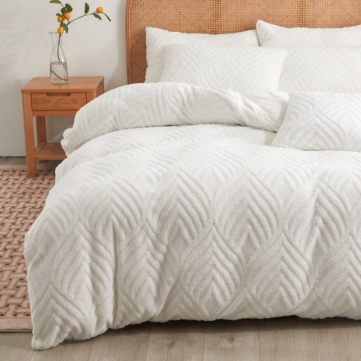 White Comforters Queen Size?Soft Chenille Palm Leaf Pattern Sherpa Comforter 3Pcs Set ?1 Queen Size Fuzzy Comforter +2 Fur Pillo