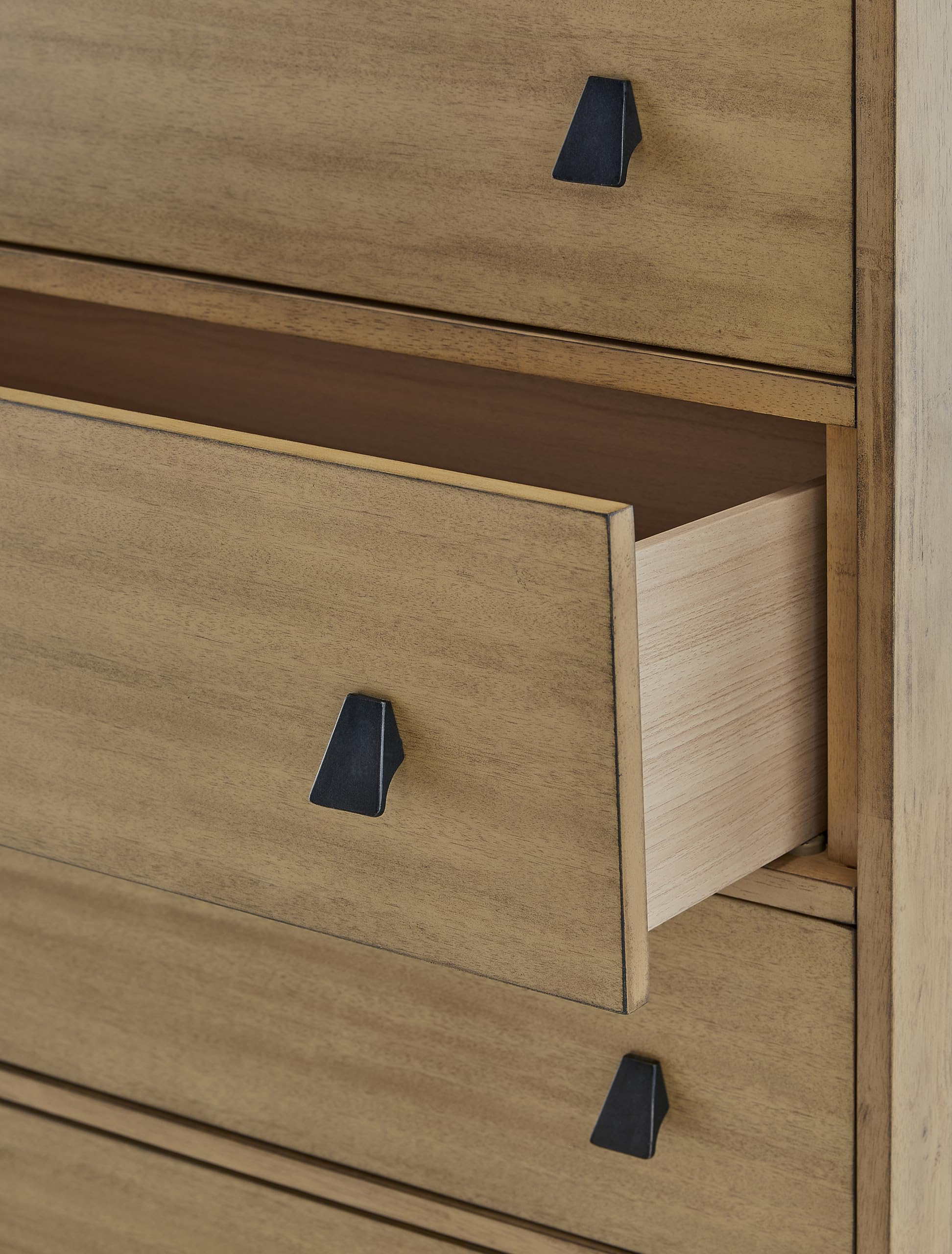 Progressive Furniture Blonde/Light Gold Hayden 7 Drawer Double Dresser