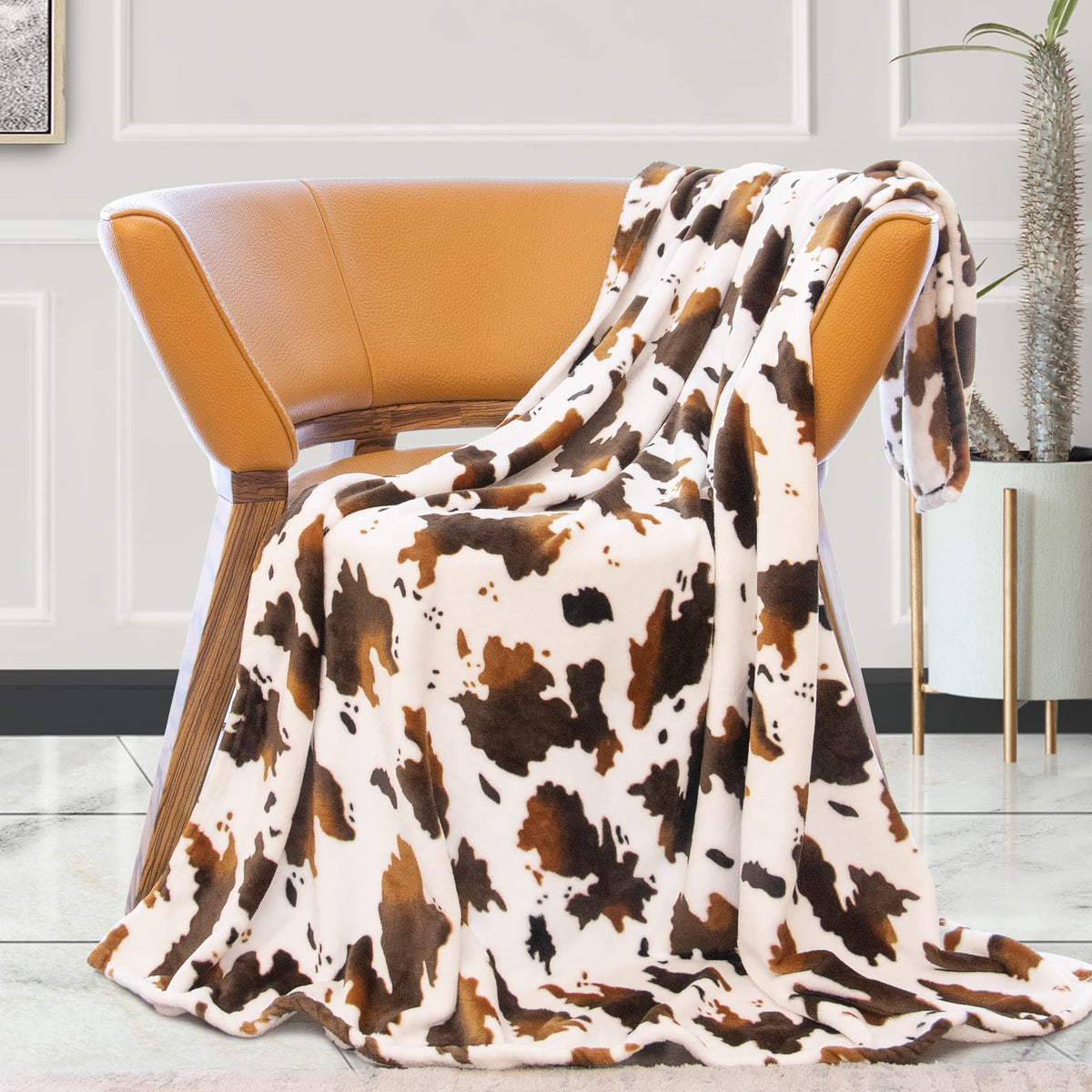 Cow Print Blanket Fleece Flannel Fuzzy Lightweight Travel Blankets Soft Warm Plush Brown Throw Blanket Cozy All-Season Couch Cow
