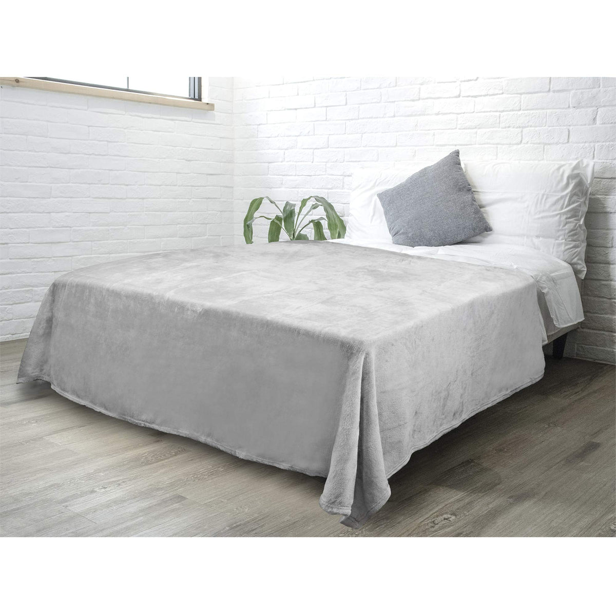 Pavilia Light Grey Fleece Bed Blanket King Size, Silver Super Soft Fuzzy Flannel Throw For Couch Sofa, Luxury Plush Microfiber L