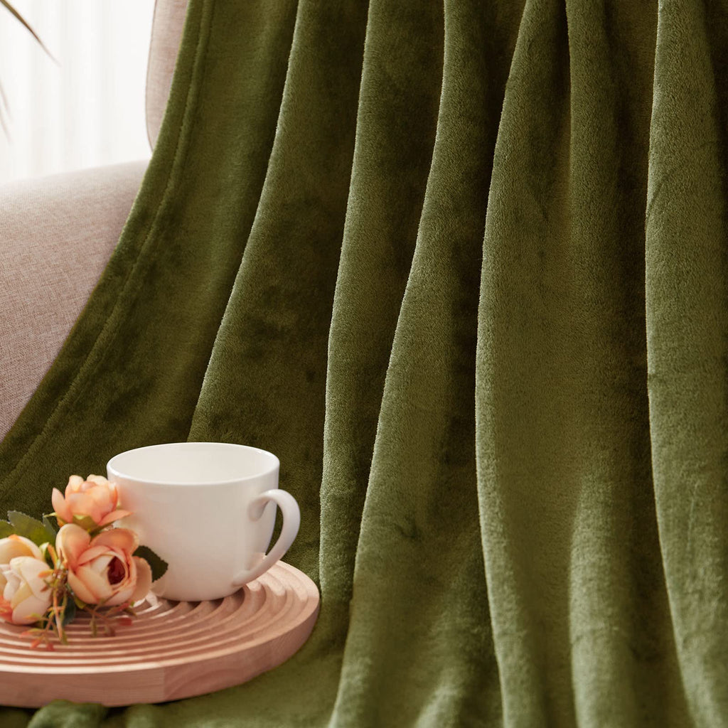Exclusivo Mezcla Fleece Throw Blanket For Couch, Sofa, 300Gsm Super Soft And Warm Blankets, Olive Green Throw All Season Use, Co