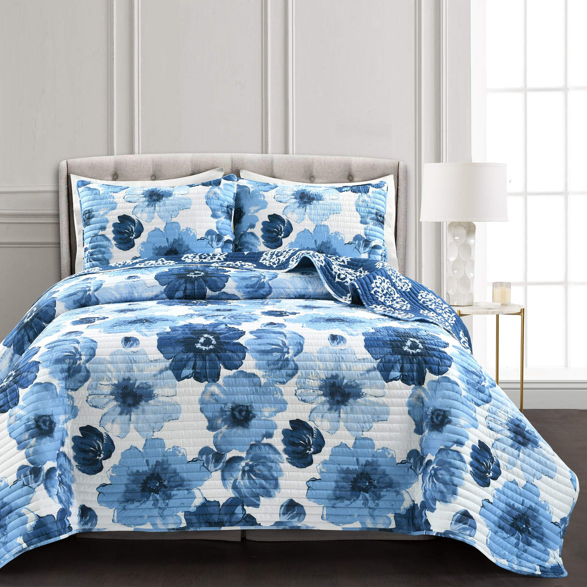 Lush Decor Leah Reversible Floral Quilt Set, 3 Piece Set, Full/ Queen, Navy & White - Charming Floral Bedding Set - Large Bloomi