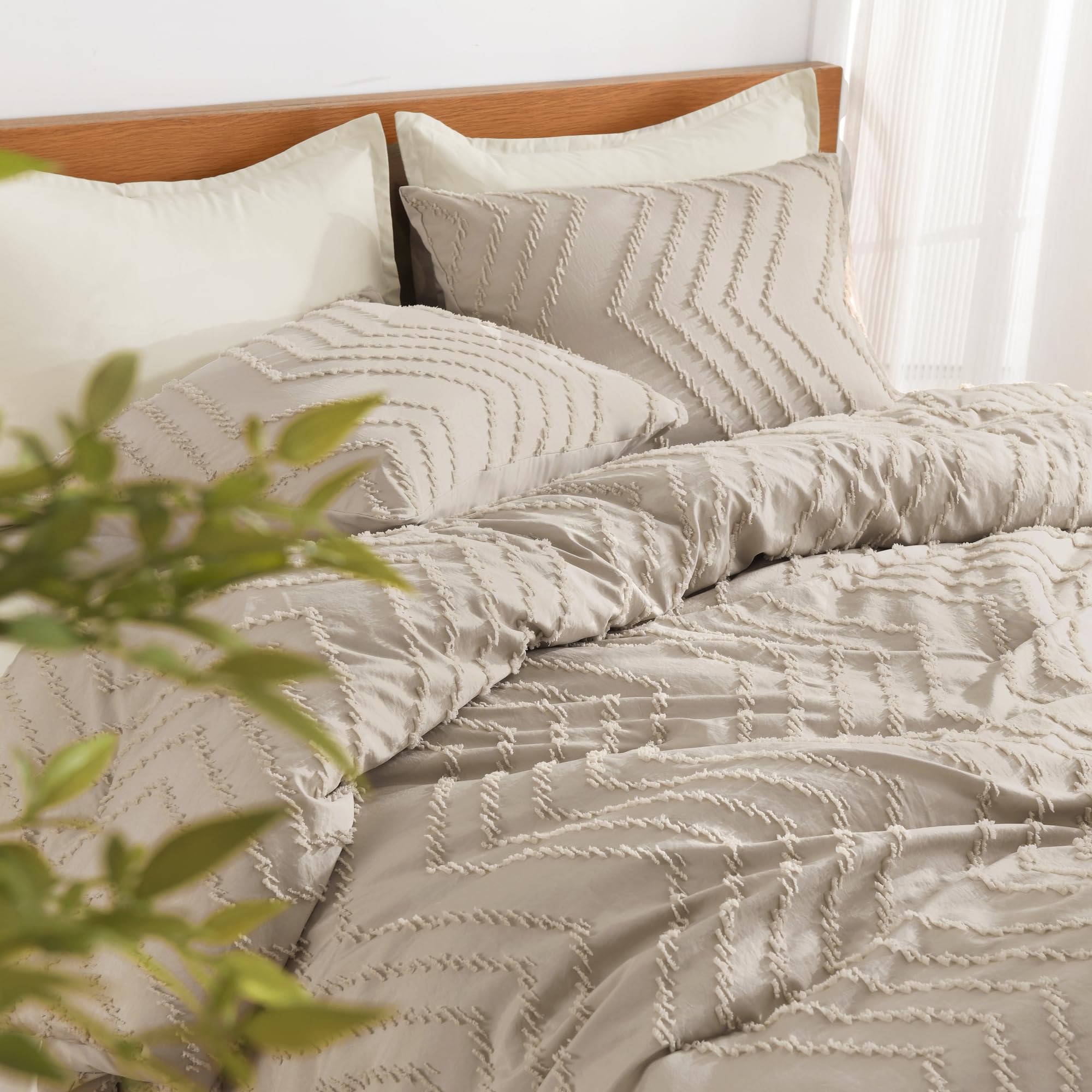 Litanika Khaki Queen Size Comforter Sets, 3 Pieces Lightweight Chevron Tufted Bedding Comforter Set, Fluffy Down Alternative Com