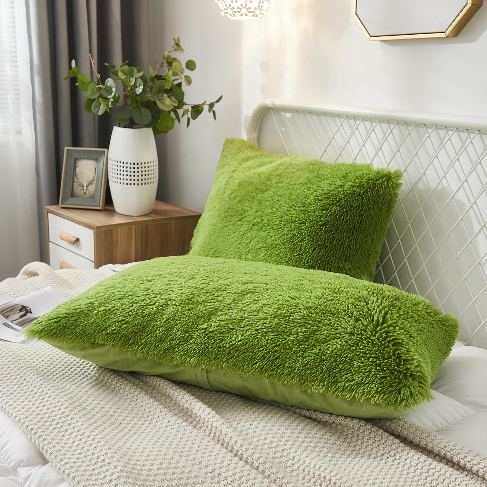 Uhamho Set Of 2 Faux Fur Throw Pillow Covers Soft Velvet Decorative Pillowcases Zipper Closure (Apple Green, 20'X26')