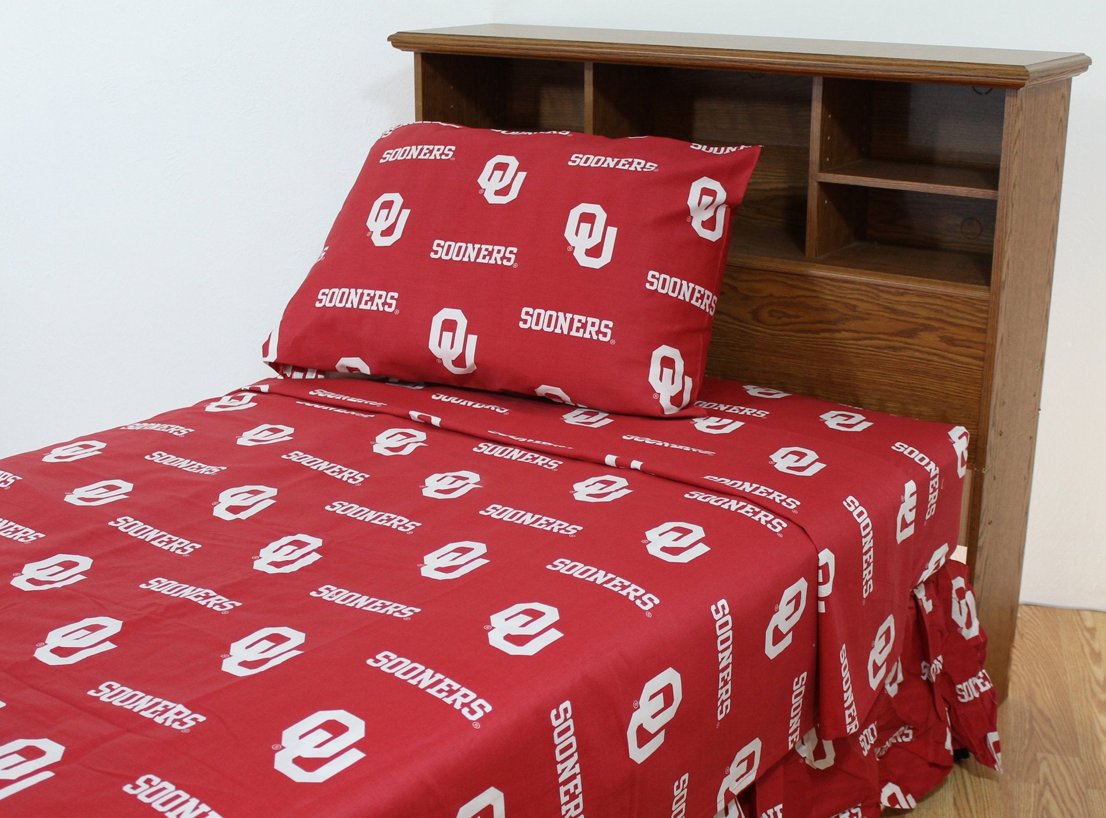 College Covers Everything Comfy Oklahoma Sooners Queen Sized 4 Piece Sheet Set, Team Color Background, 1 Flat Sheet, 1 Fitted Sh
