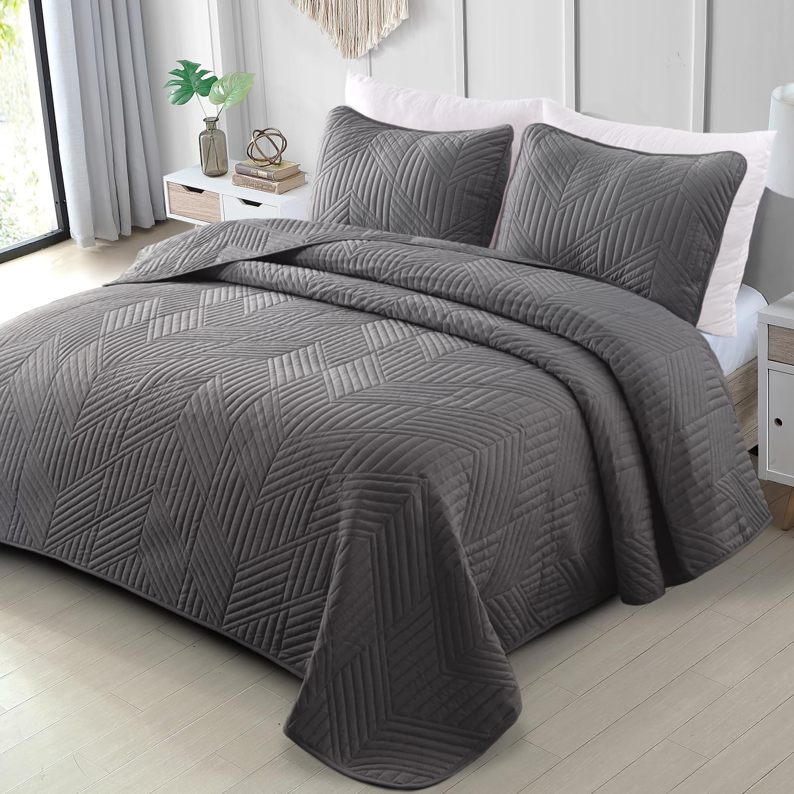 Exclusivo Mezcla Ultrasonic King Quilt Bedding Set, Lightweight Grey Bedspreads Soft Modern Geometric Coverlet Set For All Seaso