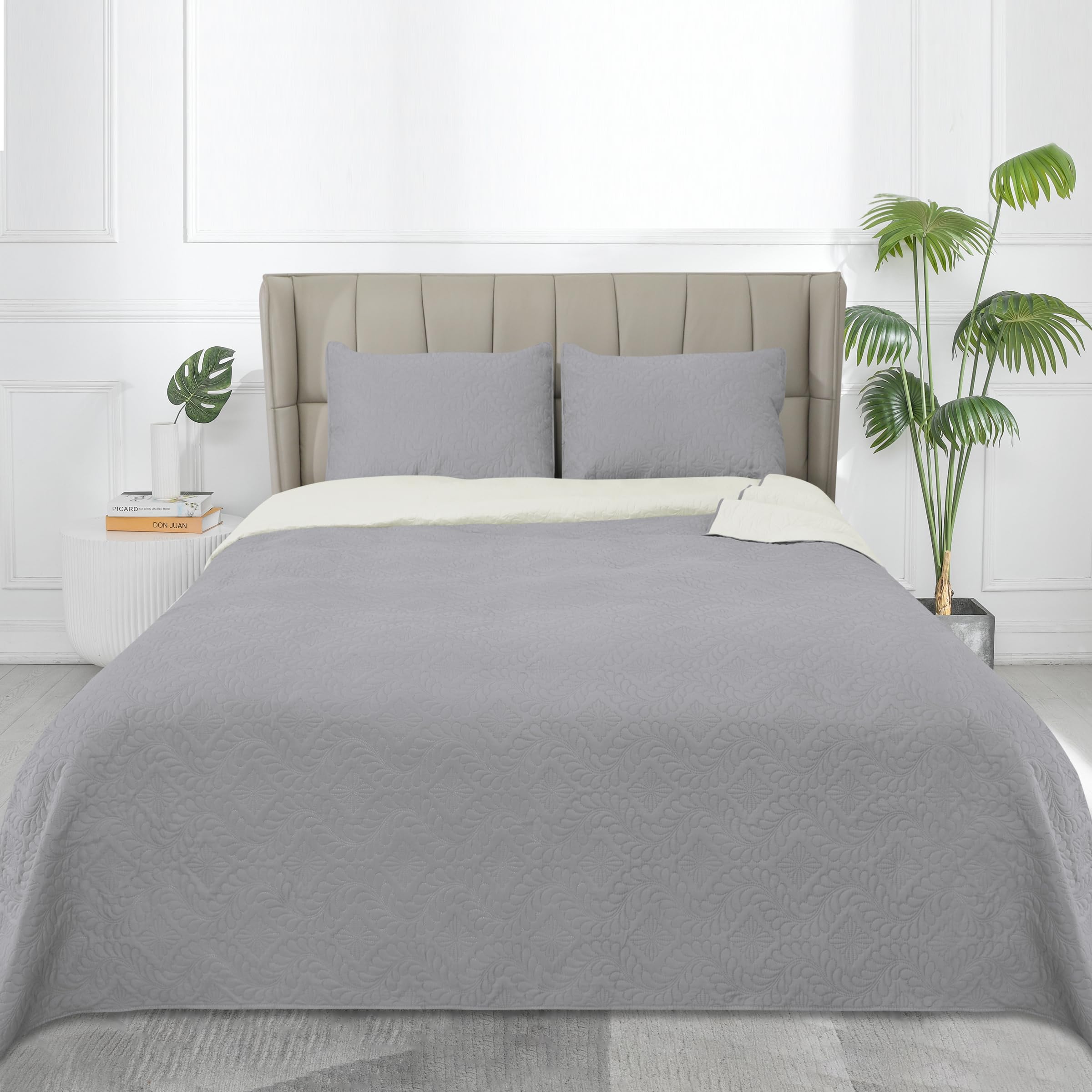 Easy-Going Full/Queen Size Reversible Quilt Set With 1 Quilt And 2 Pillow Shams, Soft Bed Quilt Cover, Water Resistant Lightweight Microfiber Bedspread, Stain Resistant, Olive Leaf-Light Gray/Ivory