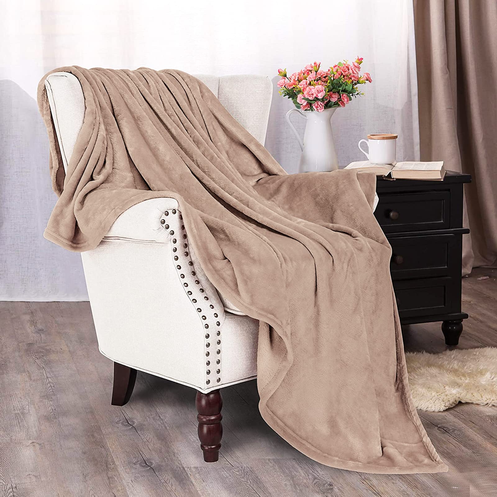 Exclusivo Mezcla Extra Large Fleece Throw Blanket, 50X70 Inches 300Gsm Super Warm And Soft Blankets For Couch, Camel Throw For W