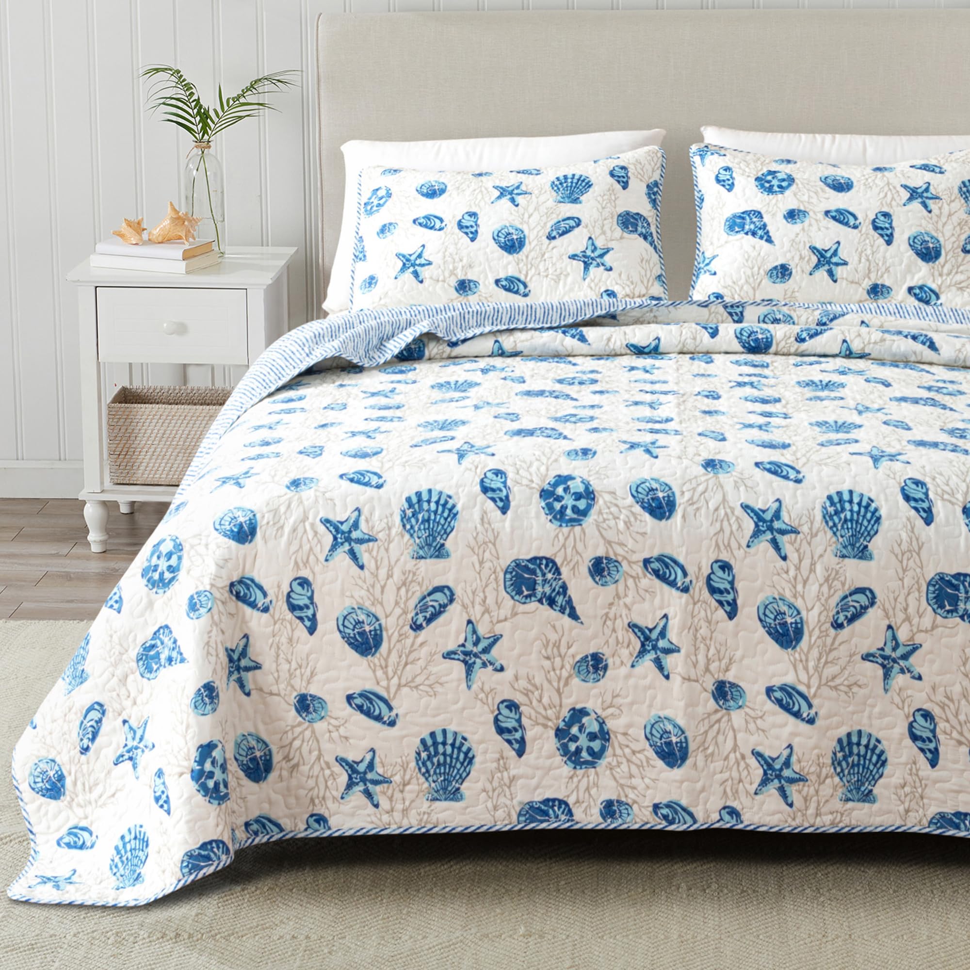 Great Bay Home King Coastal Quilt Bedding Set, Summer Coastal Quilt With Shams, Beach 3-Piece Reversible All Season Bedspread Qu