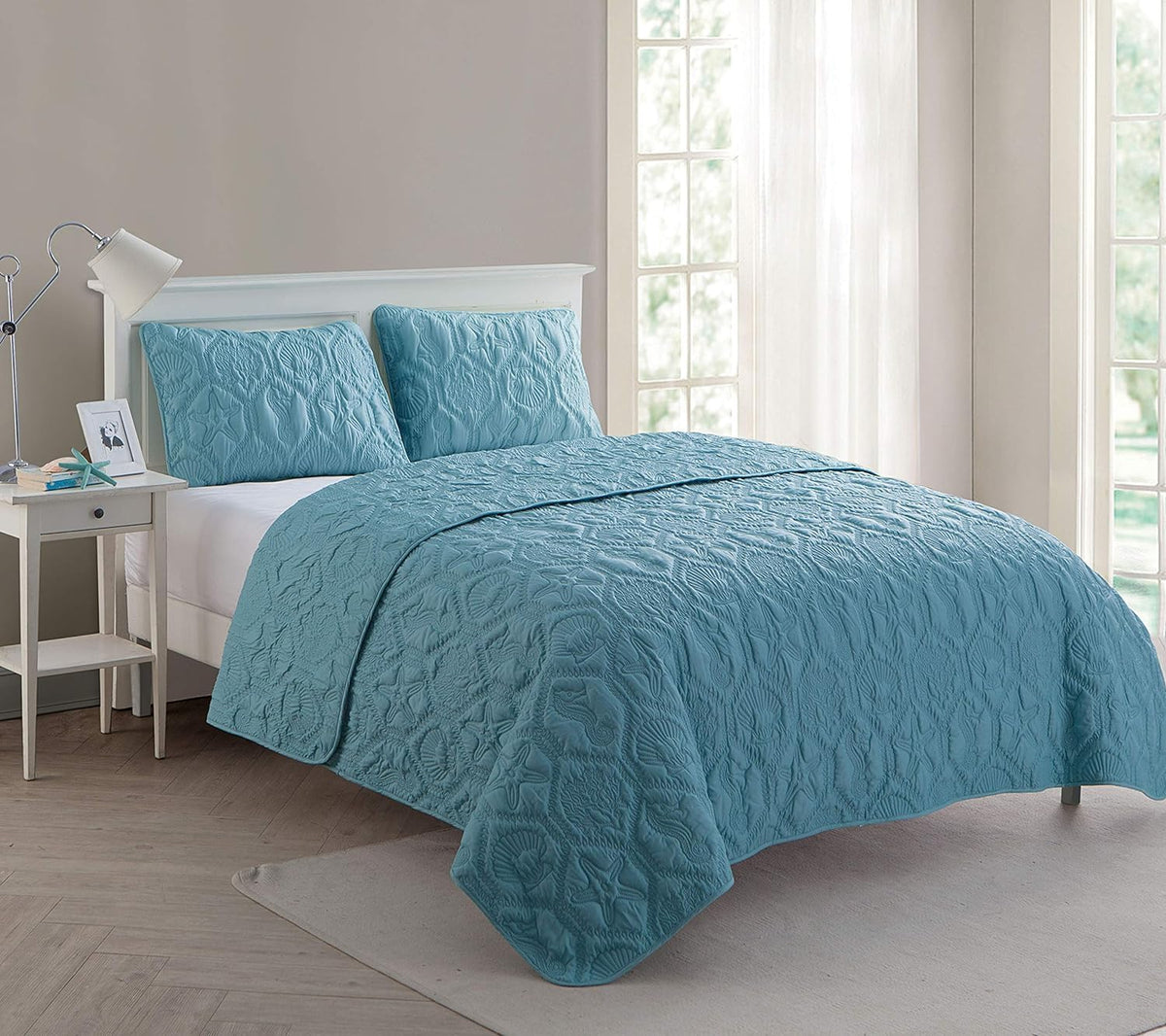 Vcny Home King Quilt Set : Charming Beach Design, Lighweight Luxurious Microfiber In Blue ; 3 Pc Set Includes Reversible Quilt,