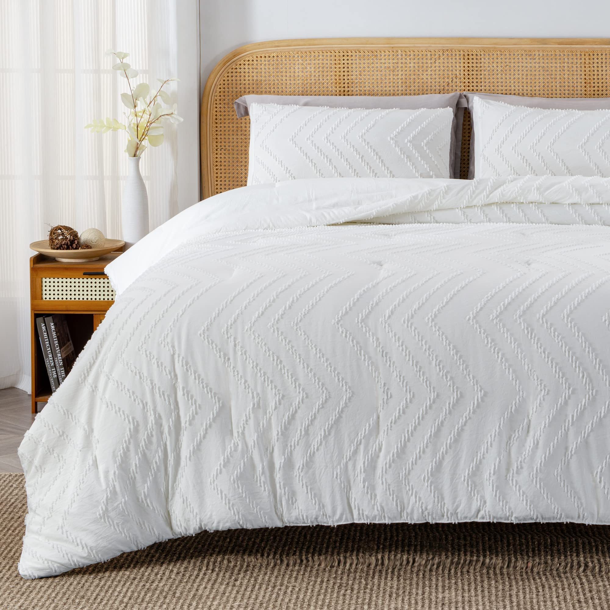 Litanika White Queen Size Comforter Sets, 3 Pieces Lightweight Chevron Tufted Bedding Comforter Set, Fluffy Down Alternative Com