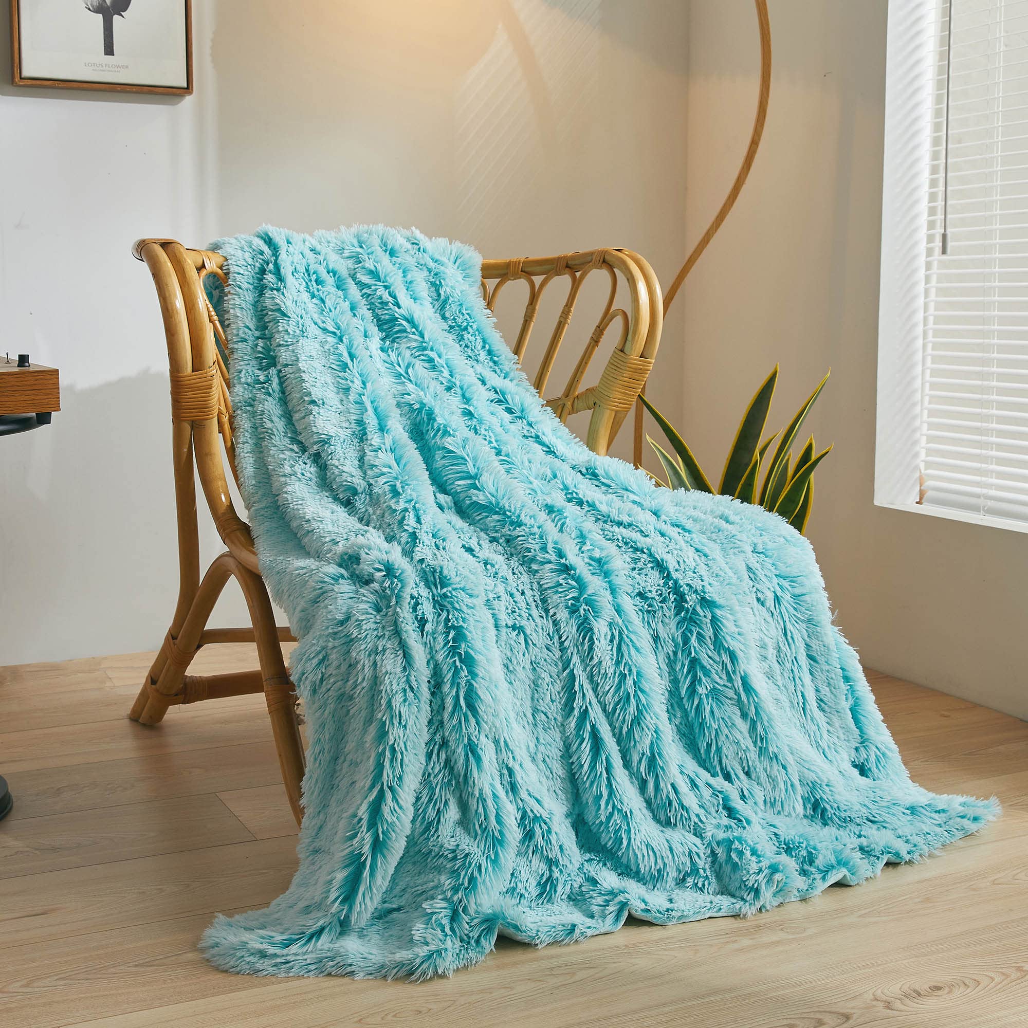 Xege Luxury Faux Fur Blanket, Soft Big Fluffy Blanket Throw, Shaggy Plush Decorative Couch Blanket, Cute Furry Bed Throw Blanket