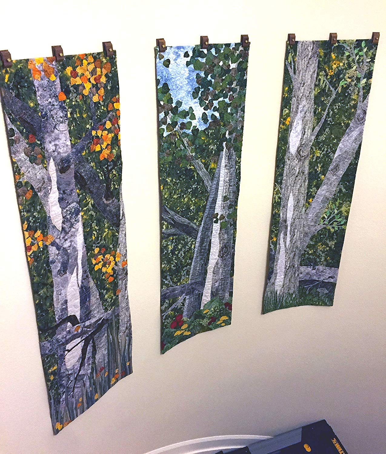 1 Pair Mini Walnut Hang-Ups Quilt Clamps Clips - Small