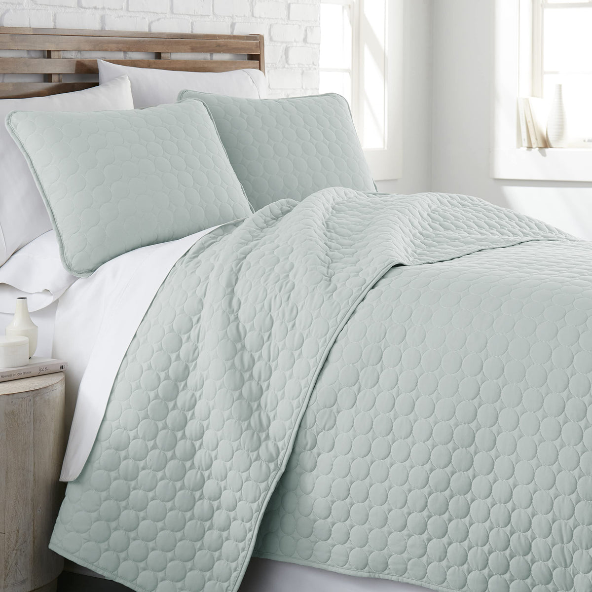 Southshore Fine Living, Inc. Oversized Quilt Bedding Set Lightweight, Soft Coverlet Bedspread 2-Piece With One Matching Sham (68