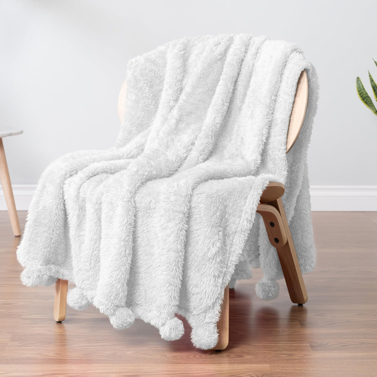 Pavilia White Sherpa Throw Blanket For Couch, Warm Plush Pom Pom Blanket Throw, White Fuzzy Sofa Throw, Lightweight Soft Cozy Fl