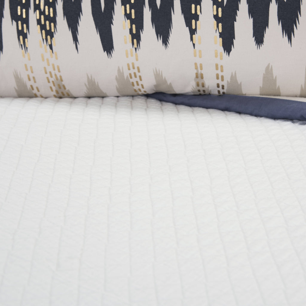 Rizzy Home | BQ4517 | Cotton Quilt | 106"x92" White/Neutral/ Solid