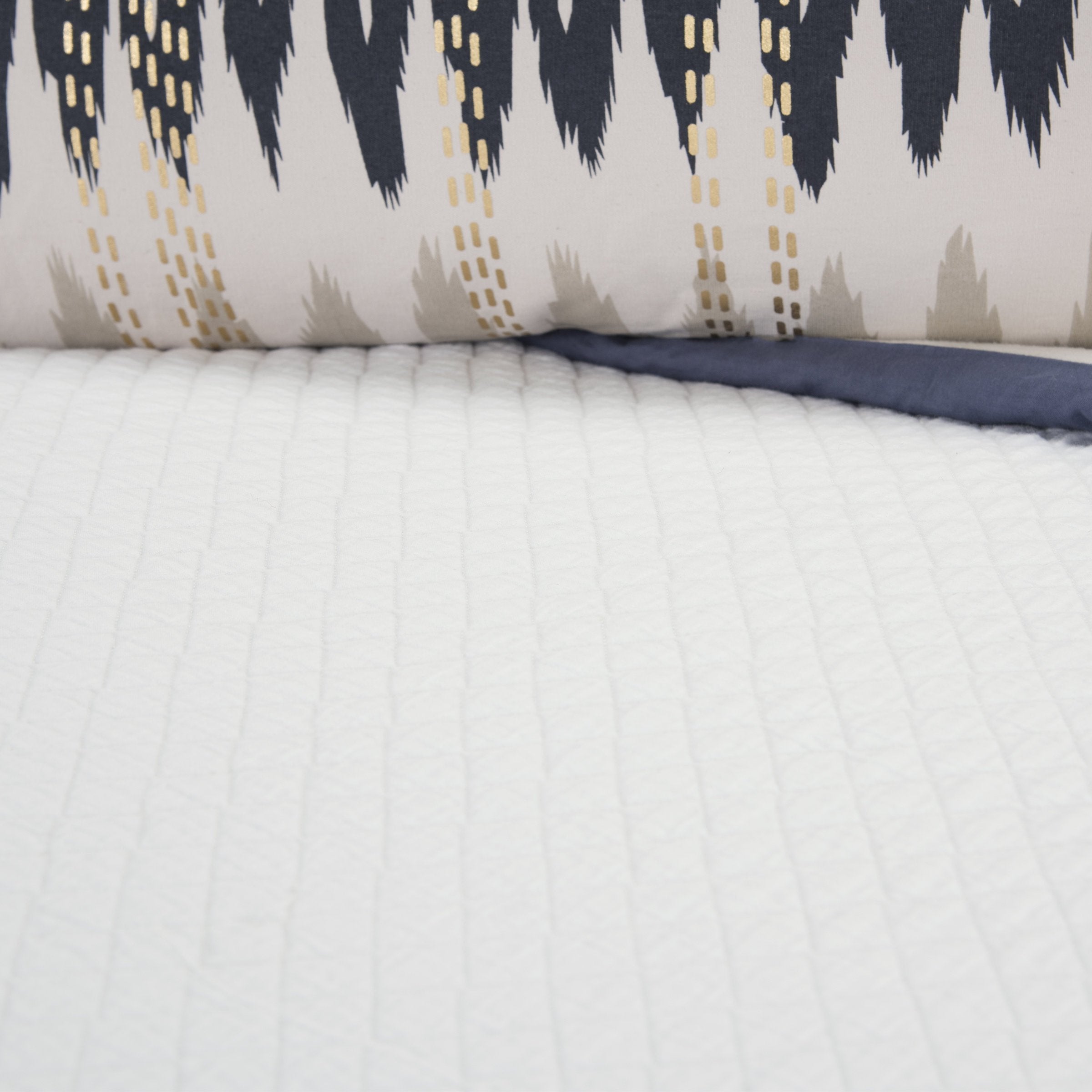 Rizzy Home | BQ4517 | Cotton Quilt | 106"x92" White/Neutral/ Solid