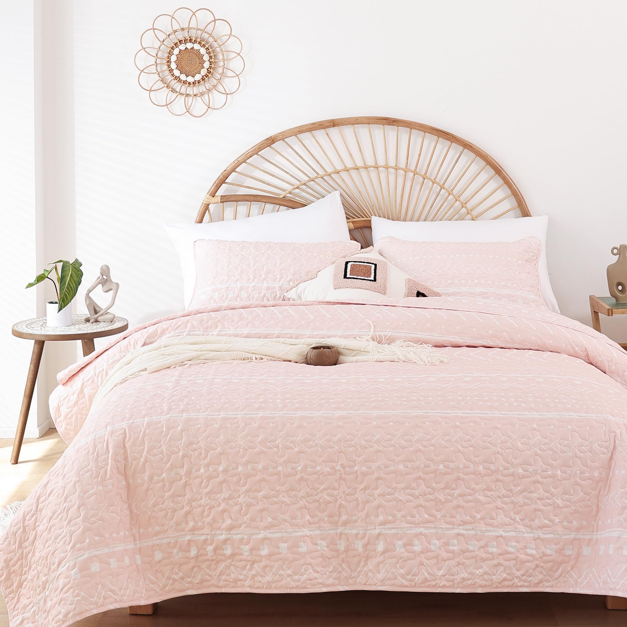 Janzaa Queen Size Quilt Boho Bedding Bedspreads Queen Size Pink Quilt 3Pcs With 2 Pillow Cases Reversible Coverlet Bedding Set For All Season